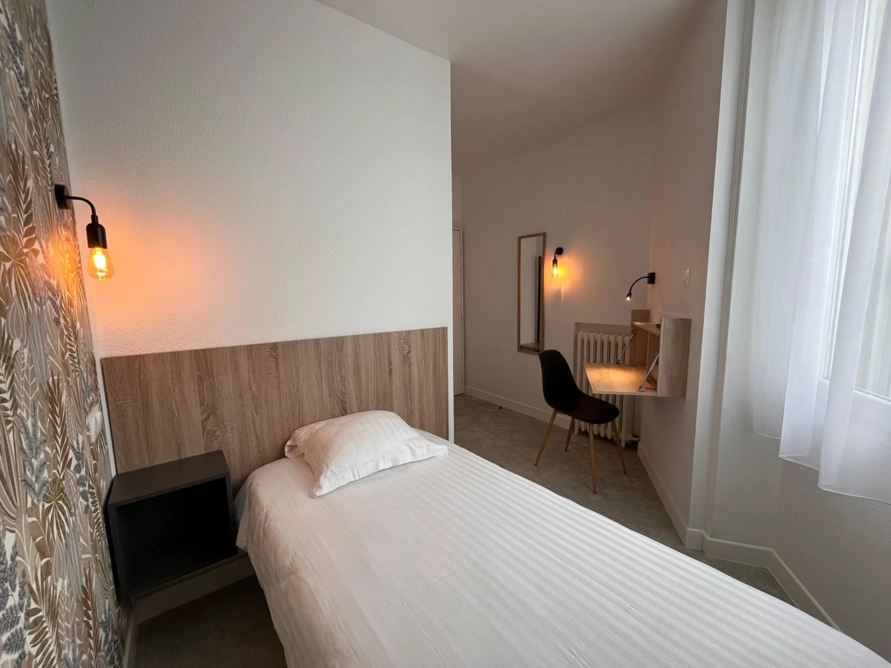 Photo of the whole room, Bed in Hôtel Le Keroman