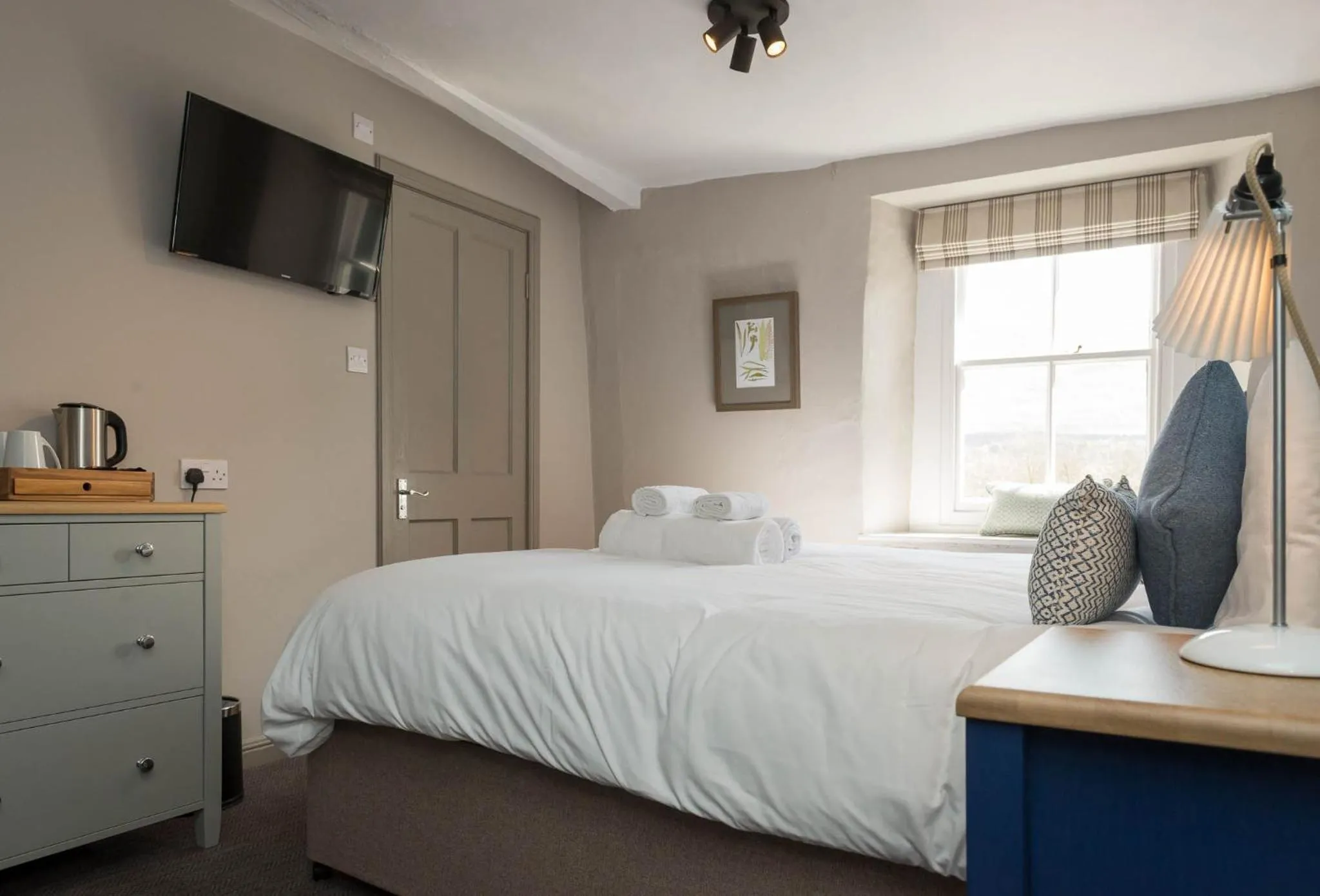 Bed in The Horse and Farrier Inn and The Salutation Inn Threlkeld Keswick