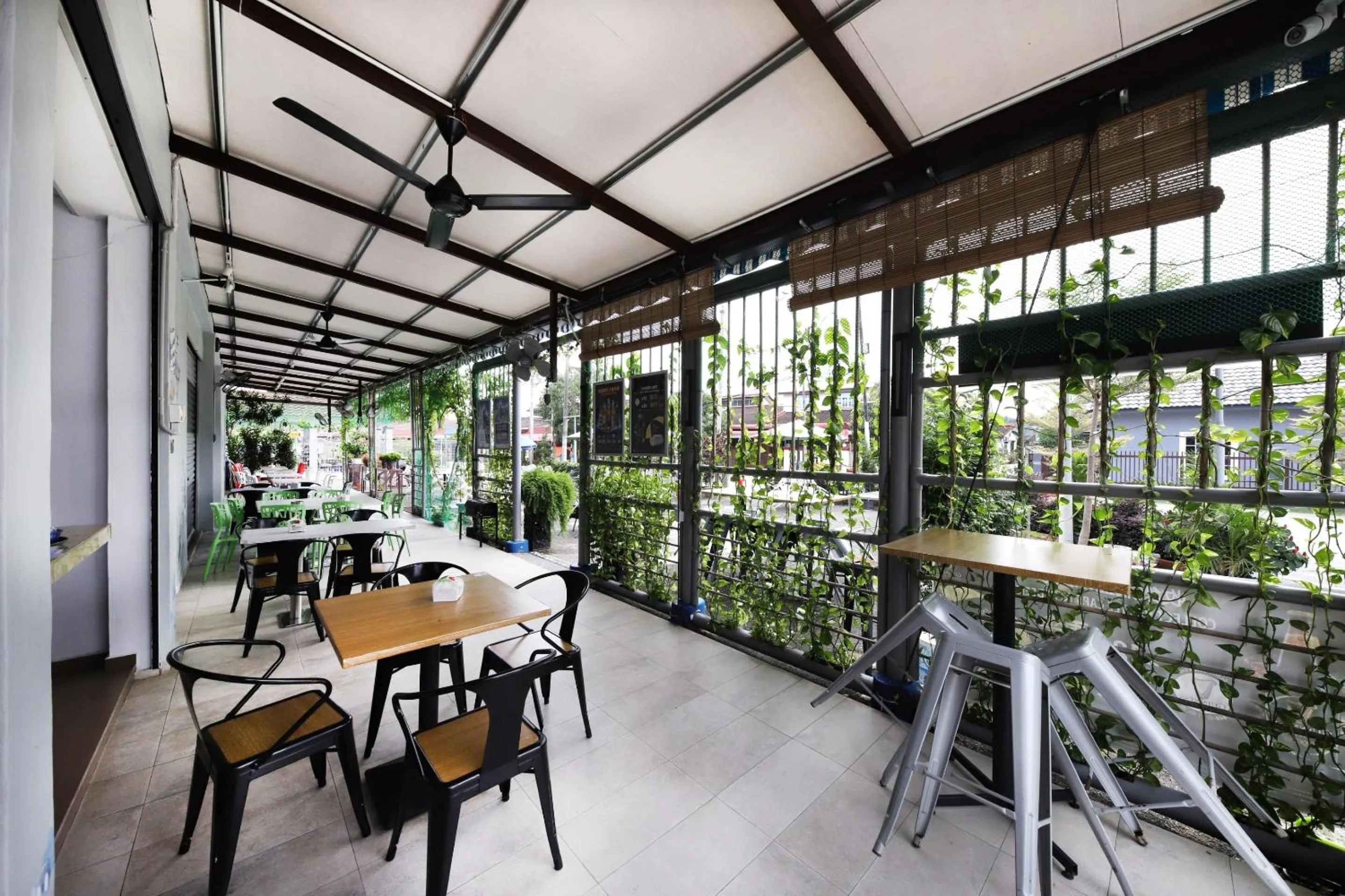 Restaurant/places to eat in OYO 778 Bmw 2 Hotel