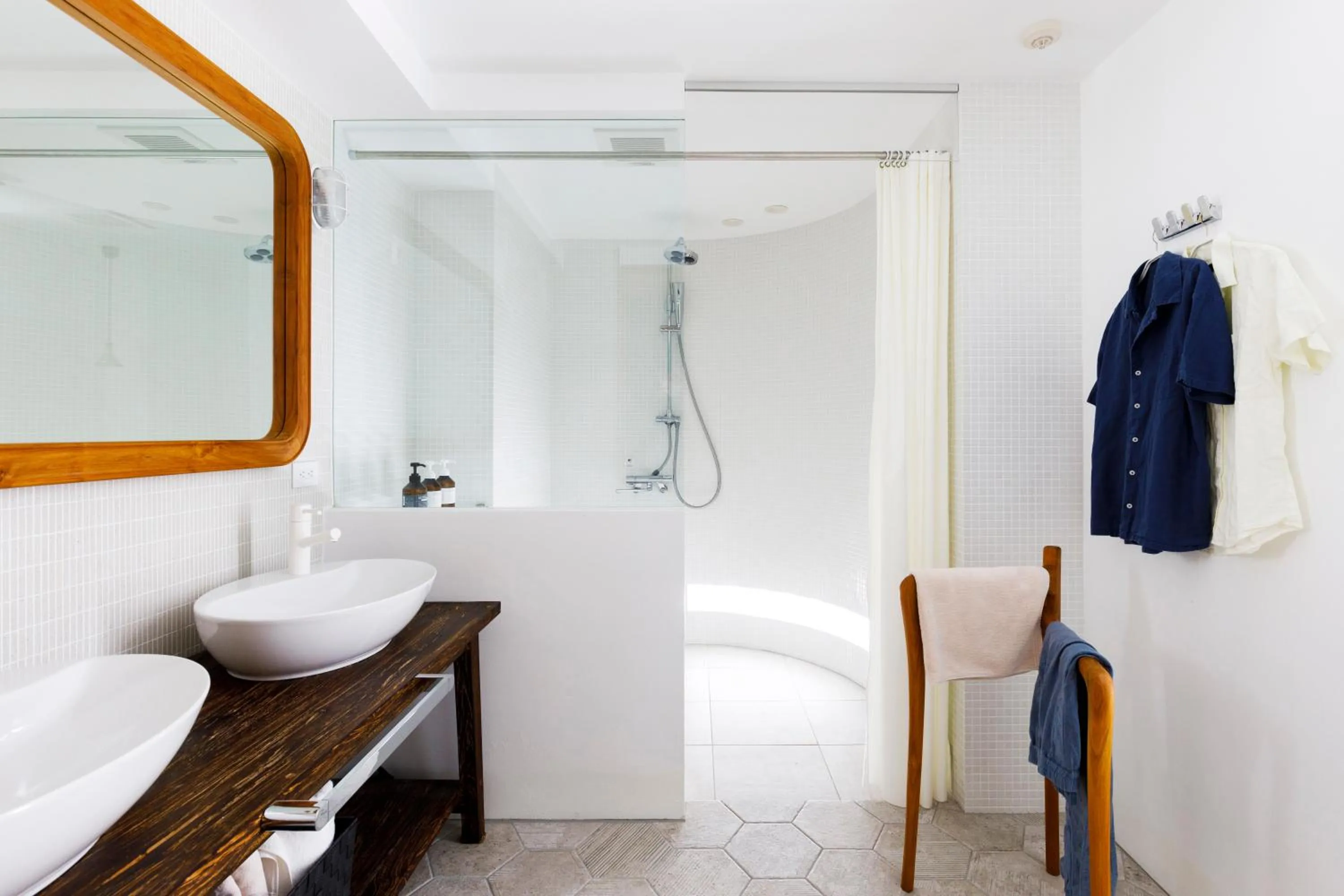 Shower in Blue Steak Wonder Nagahama