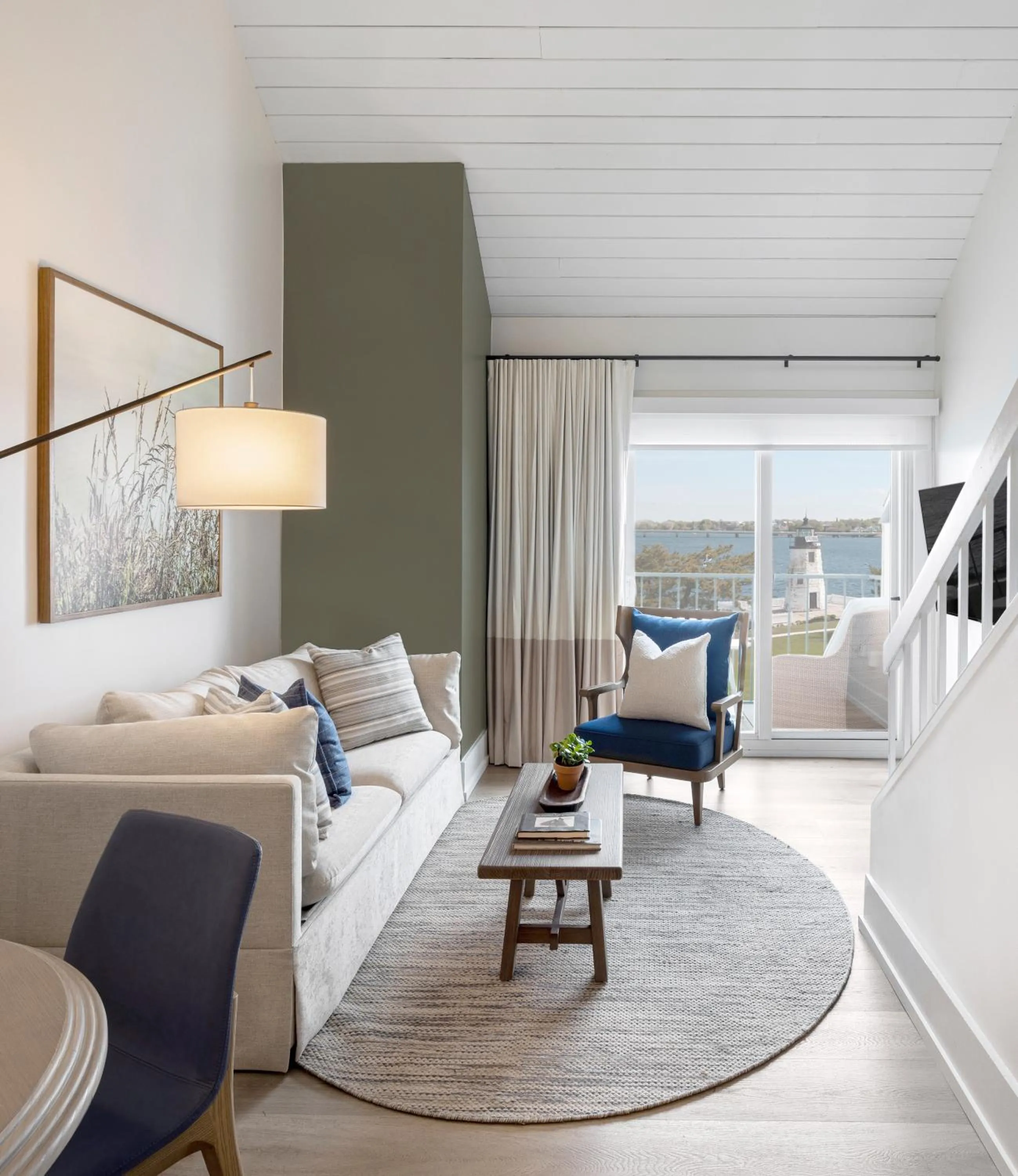 Living room, Bed in Newport Harbor Island Resort