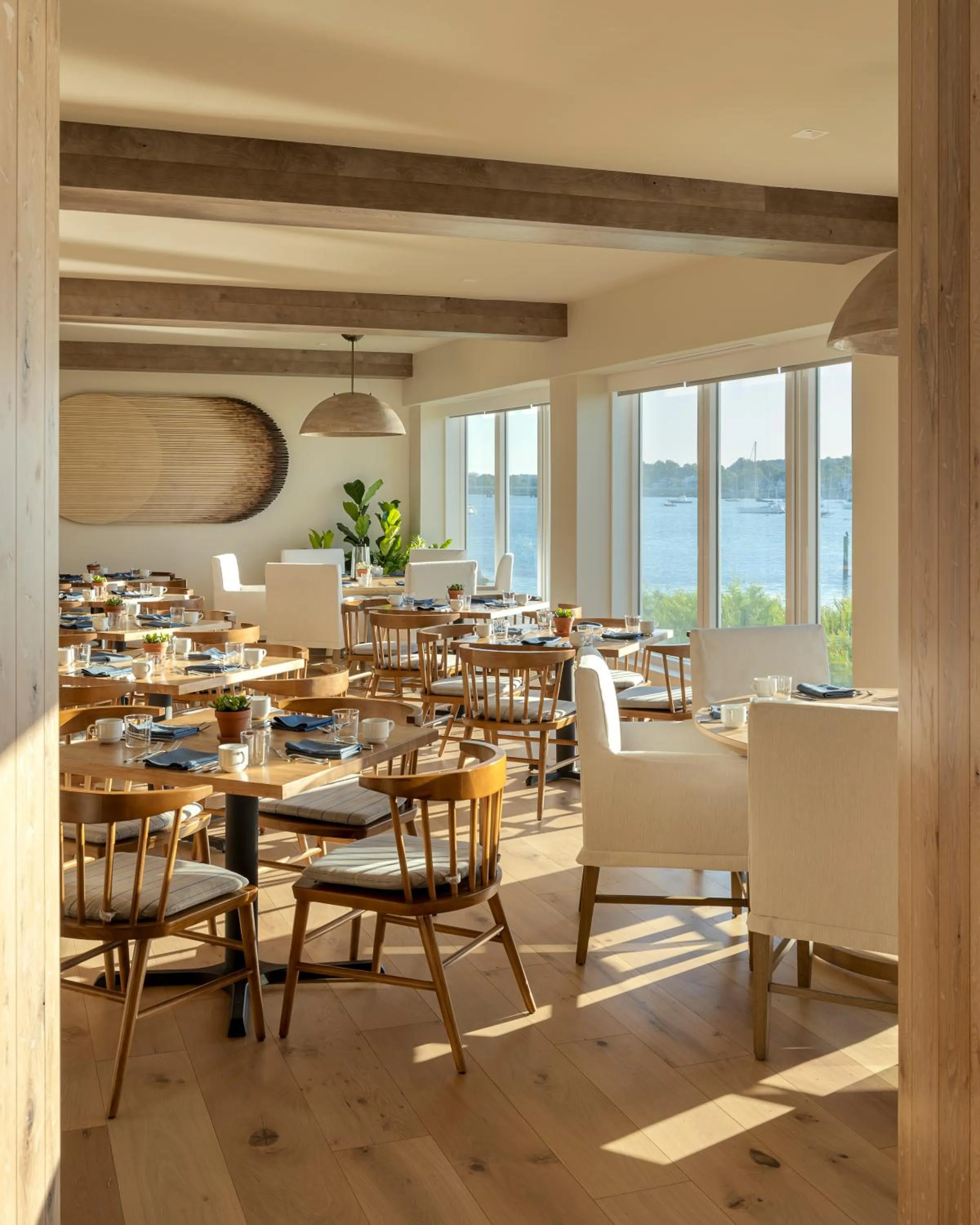 Restaurant/places to eat in Newport Harbor Island Resort