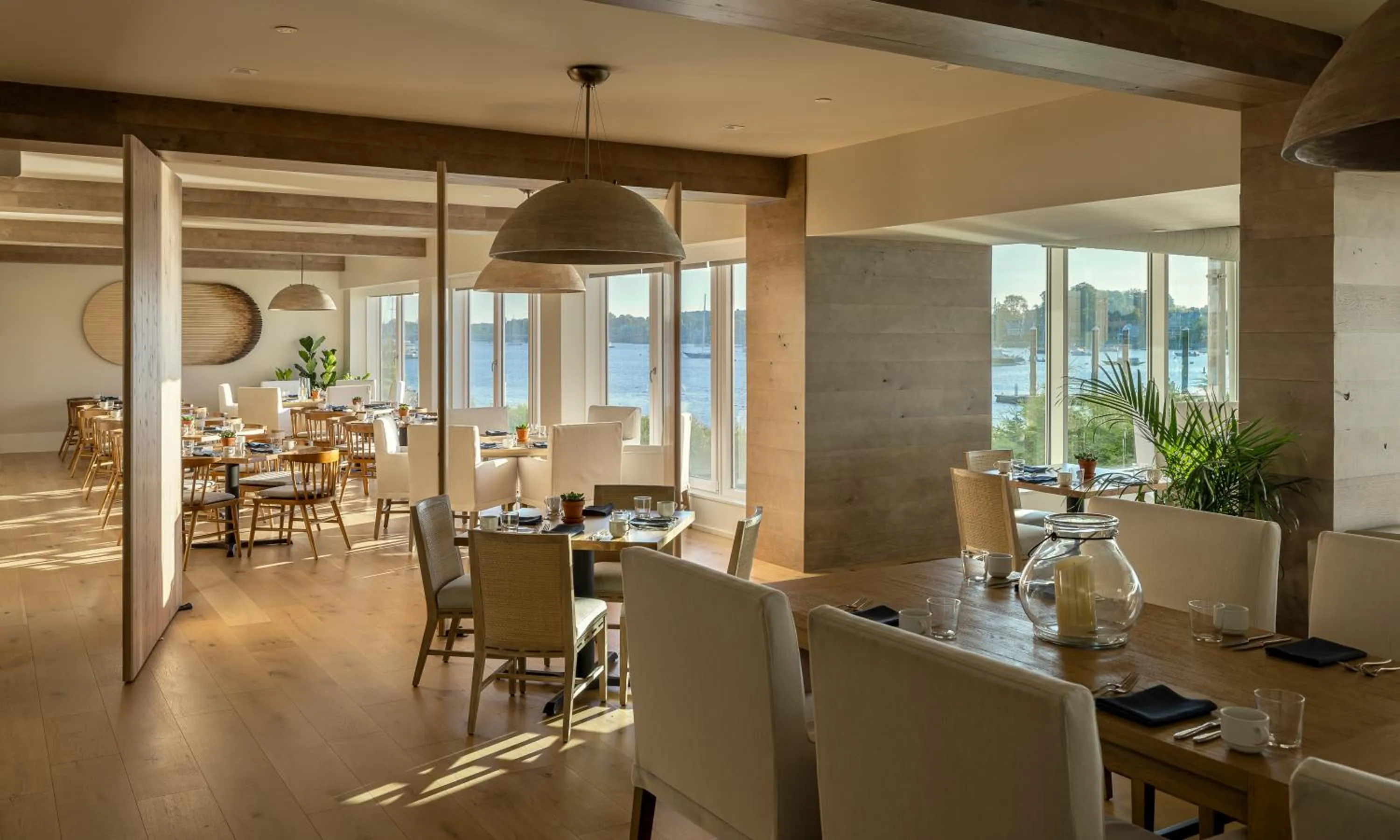Restaurant/places to eat in Newport Harbor Island Resort