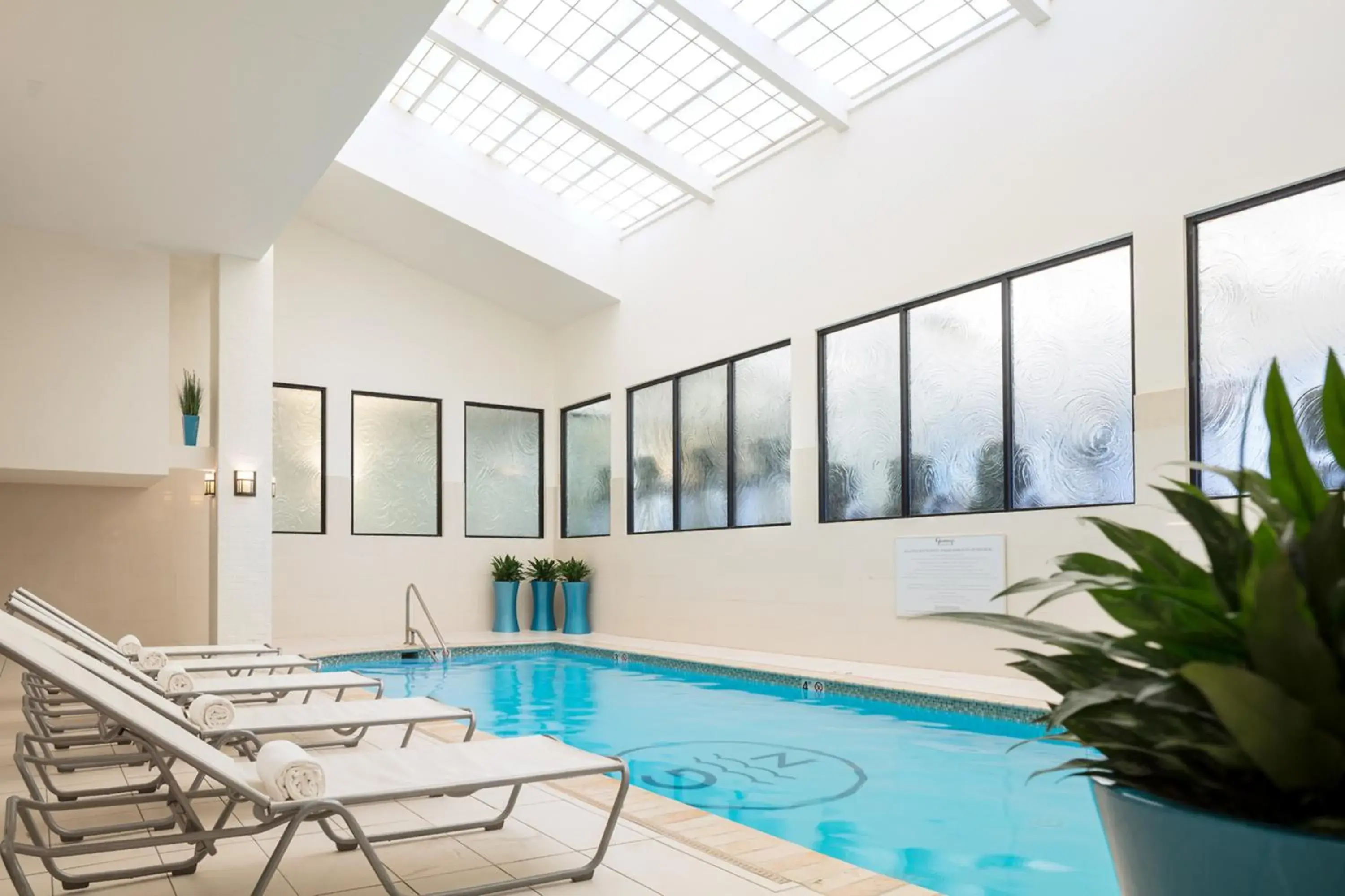 Swimming pool in Newport Harbor Island Resort Swimming pool in Newport Harbor Island Resort