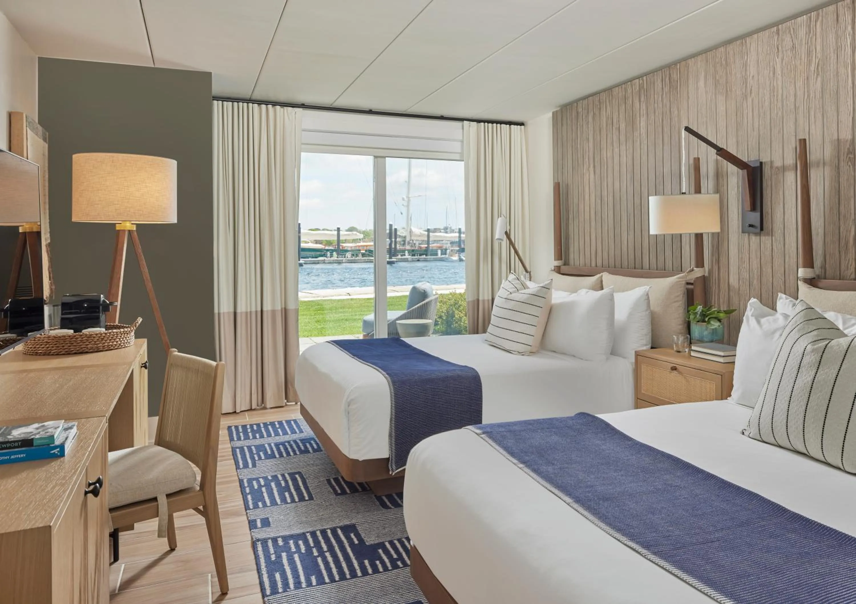 Bedroom, Bed in Newport Harbor Island Resort