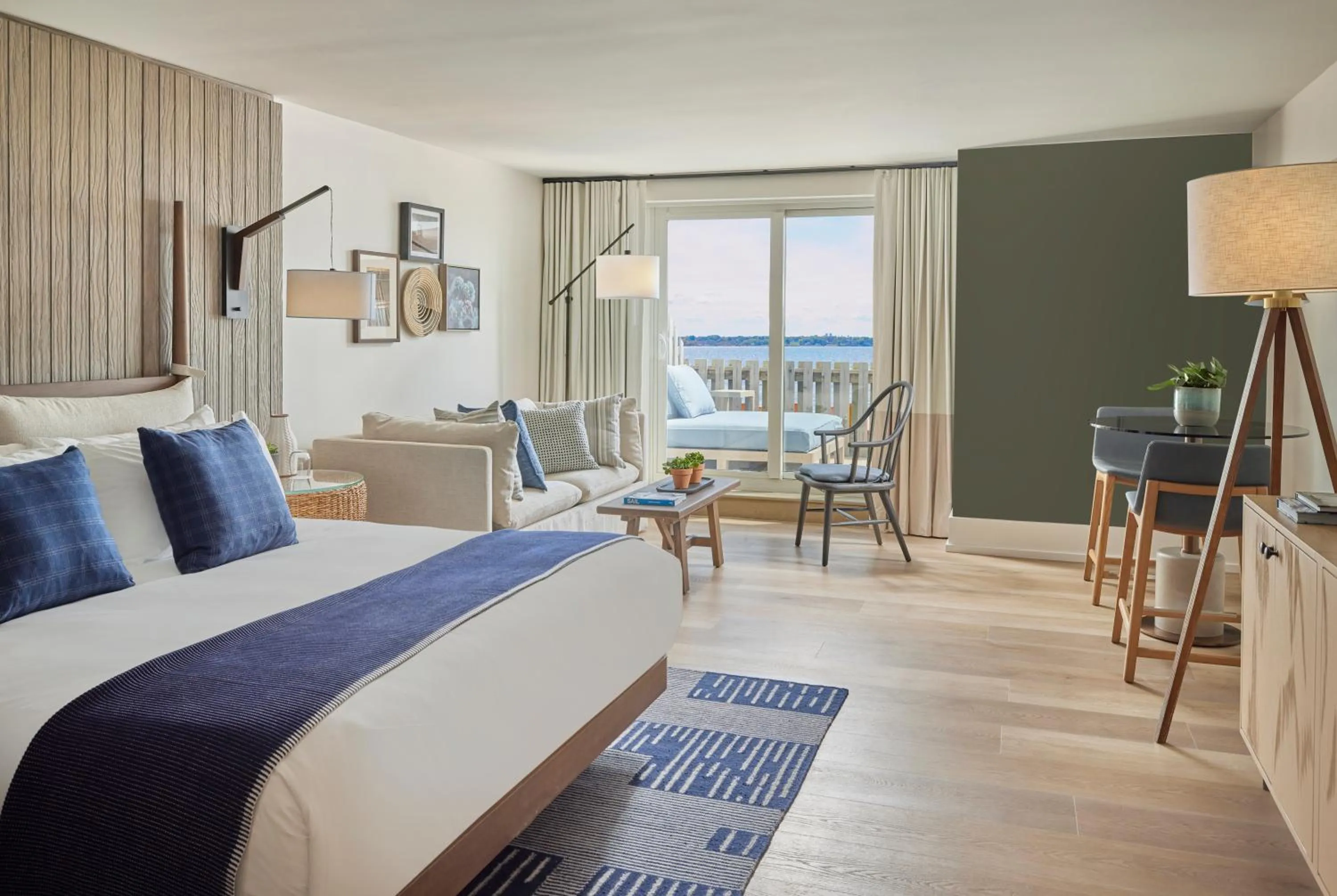 Bedroom, Bed in Newport Harbor Island Resort