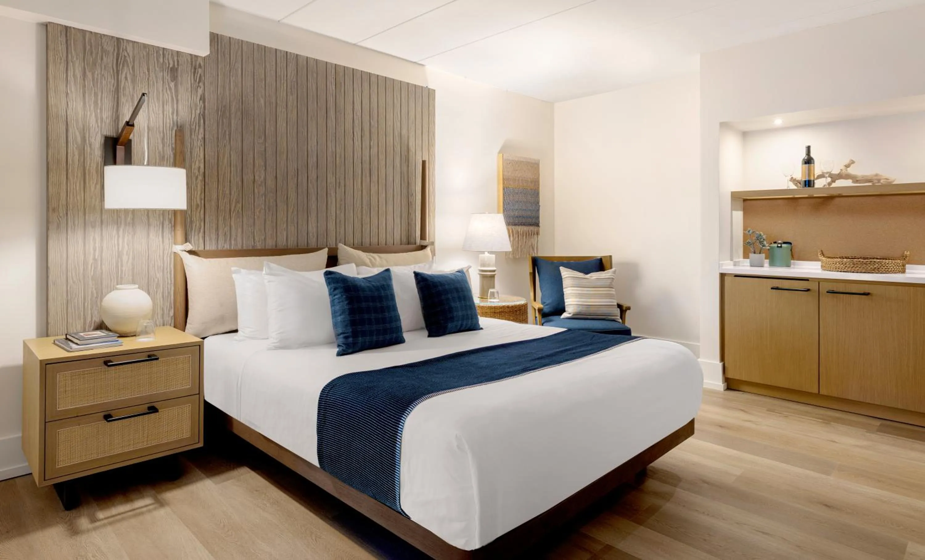Bedroom, Bed in Newport Harbor Island Resort