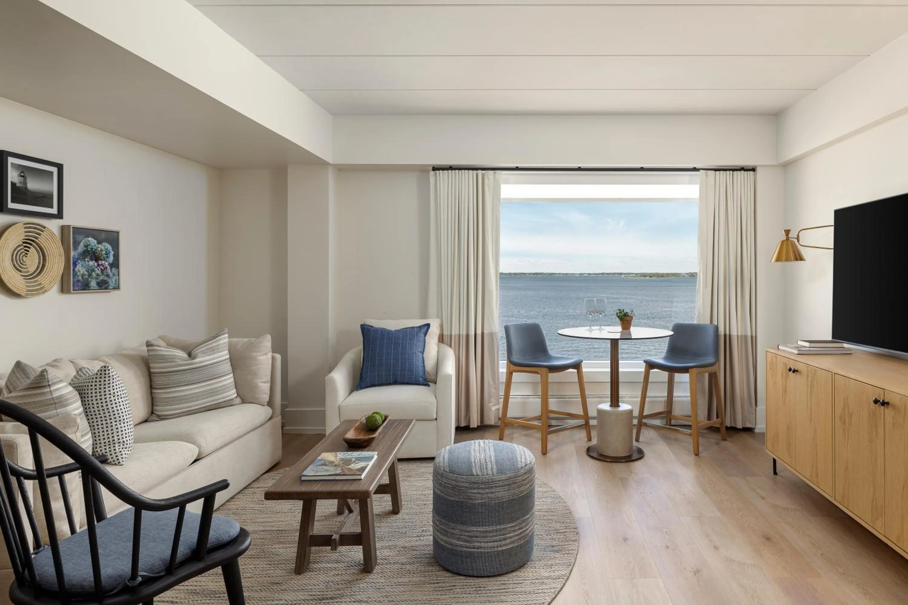 Living room in Newport Harbor Island Resort