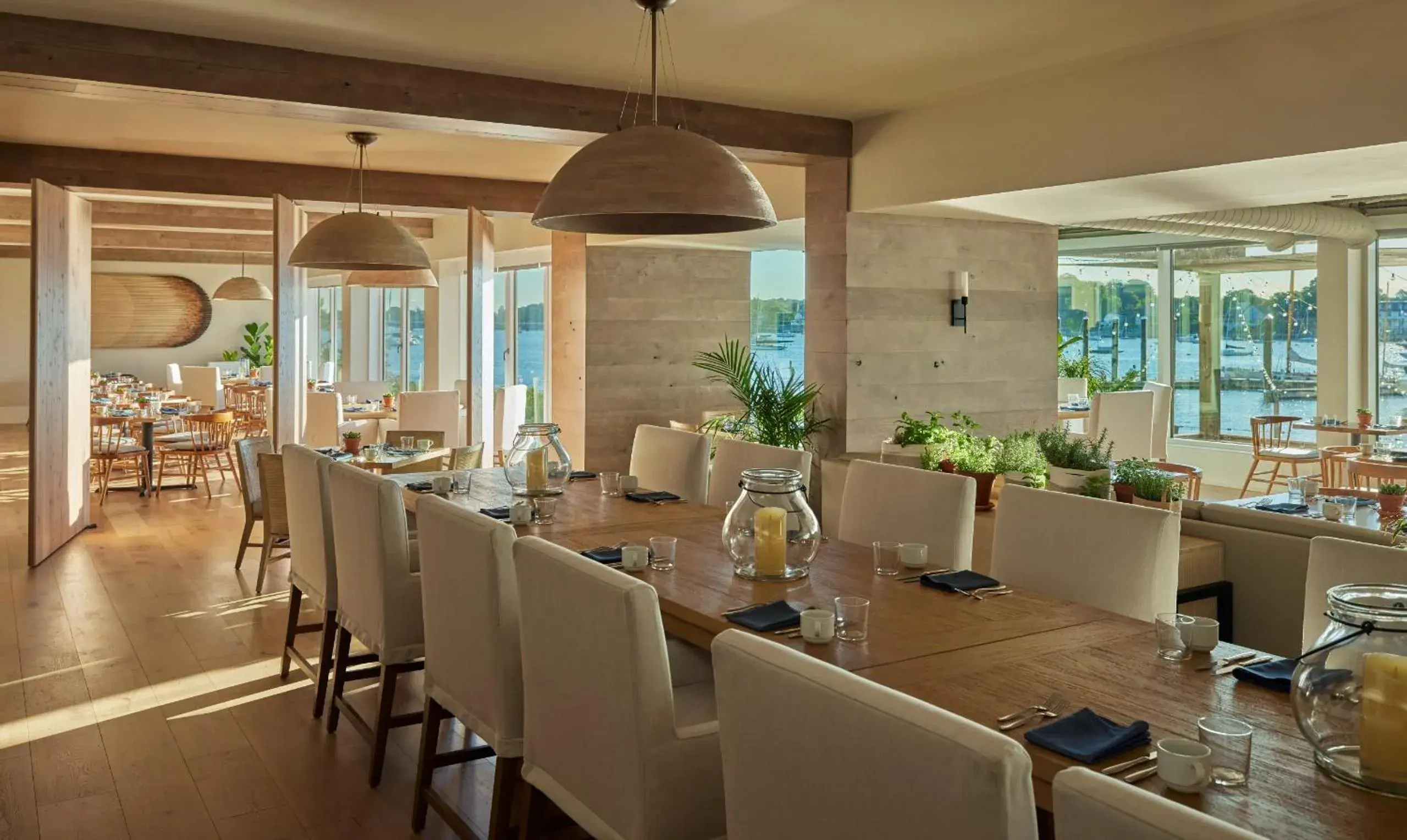 Restaurant/places to eat in Newport Harbor Island Resort Restaurant/places to eat in Newport Harbor Island Resort