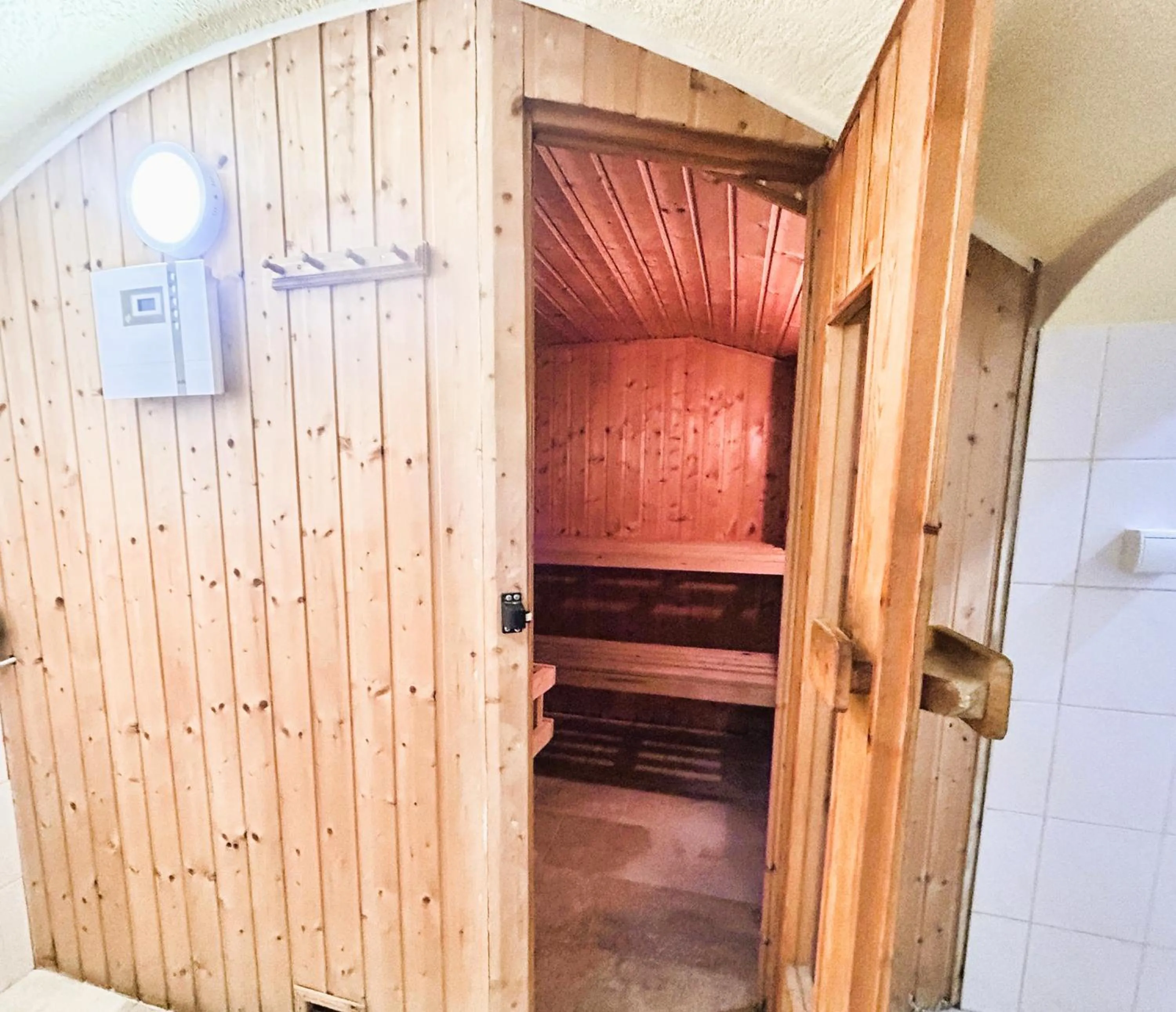 Shower in Ferienhaus Landeskrone für 10 Personen mit Sauna, Terrasse, inkl Parkplatz in Dresden