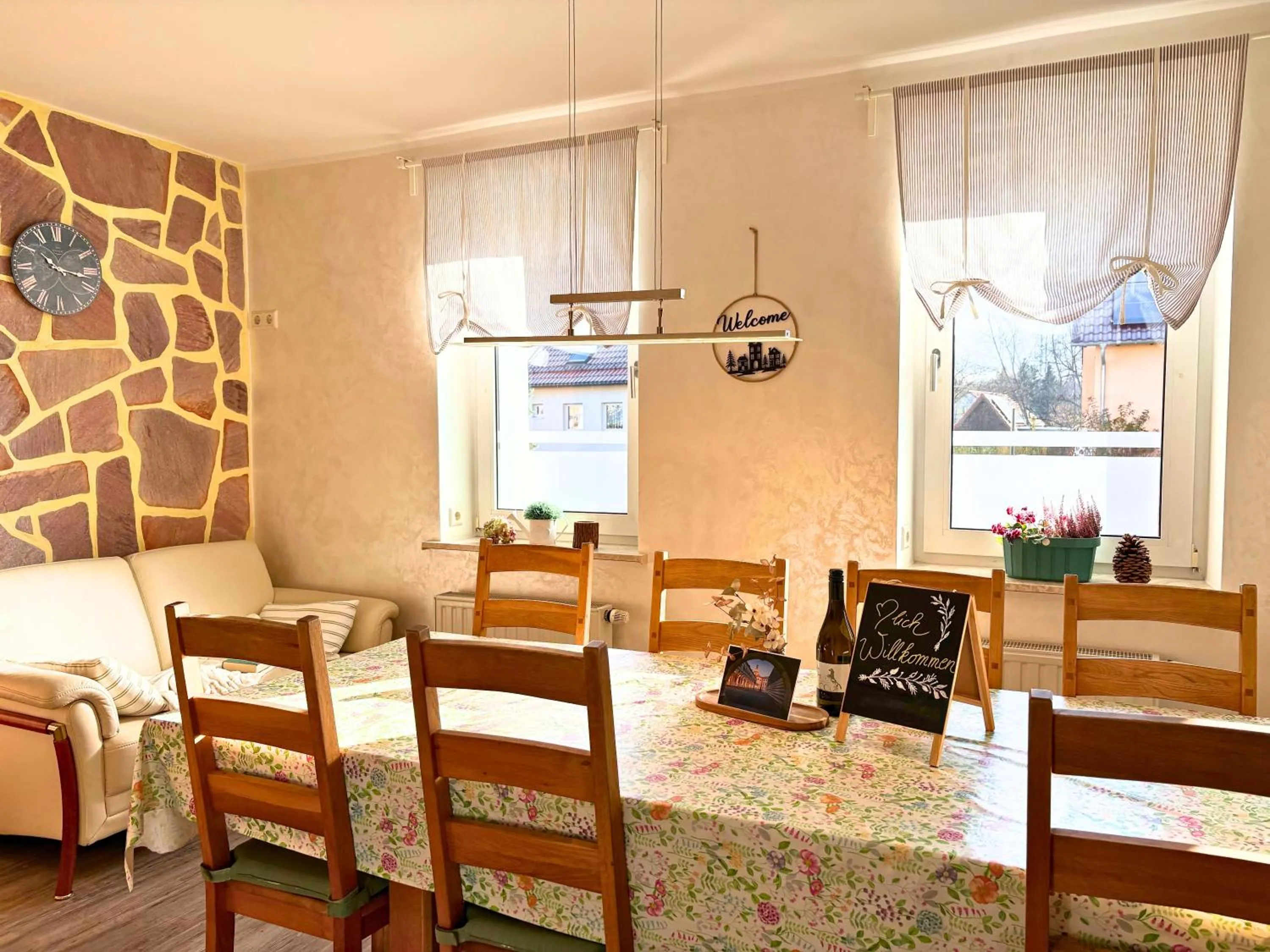 Communal lounge/ TV room in Ferienhaus Landeskrone für 10 Personen mit Sauna, Terrasse, inkl Parkplatz in Dresden