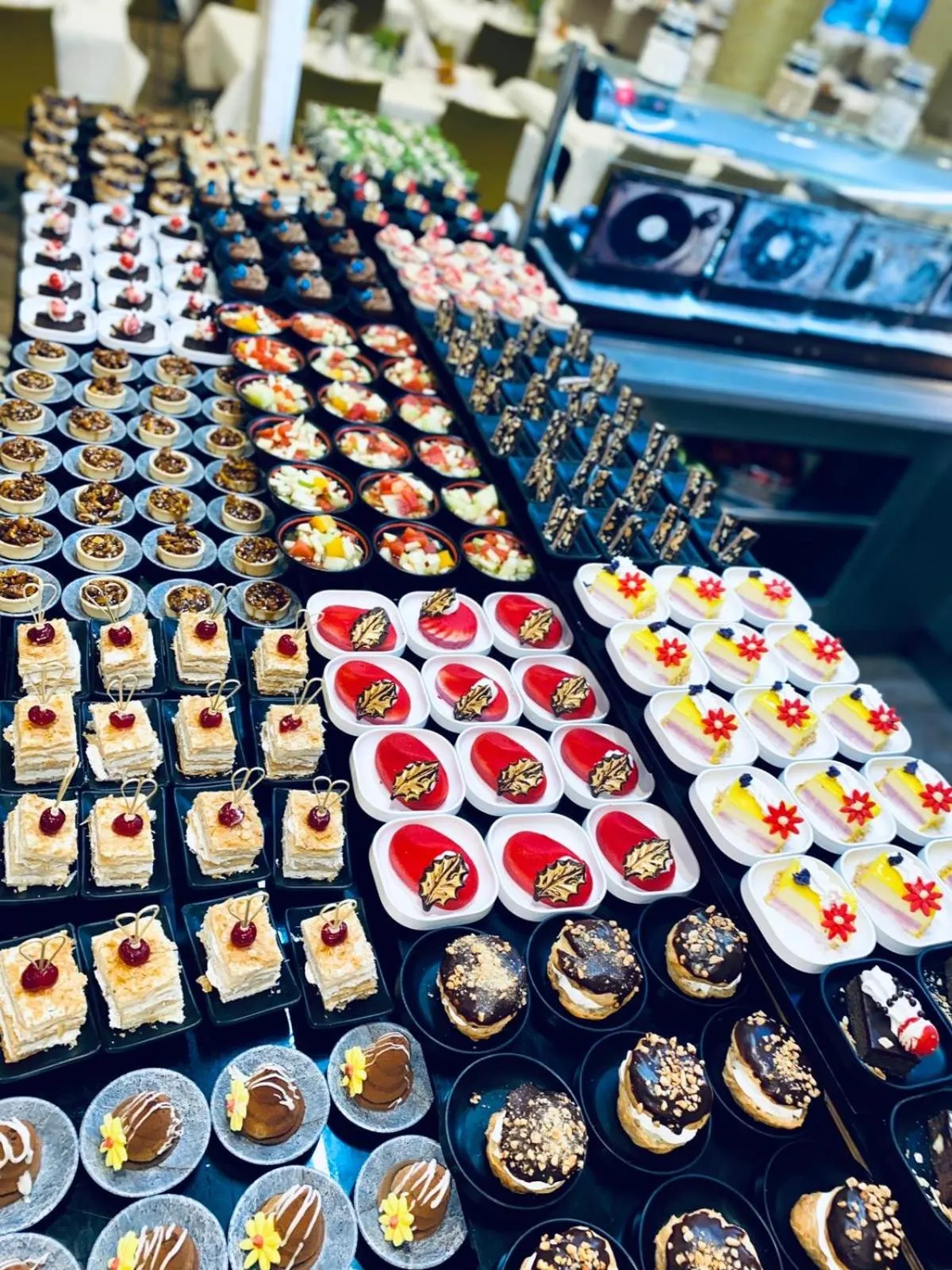 Food and drinks in Leonardo Privilege Eilat Hotel - All inclusive