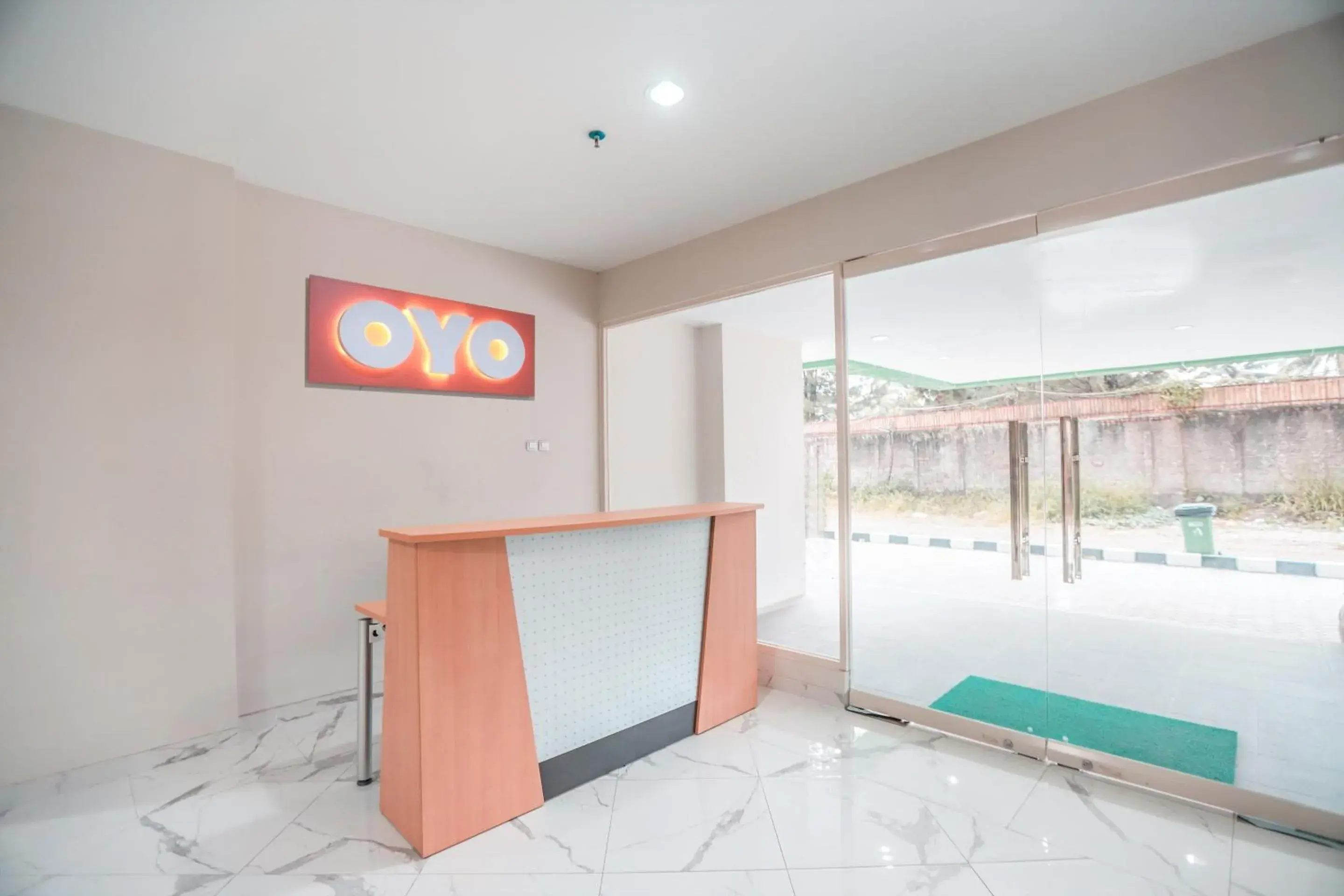 Lobby or reception in Hotel O Green Lake View Ciputat Lobby or reception in Hotel O Green Lake View Ciputat