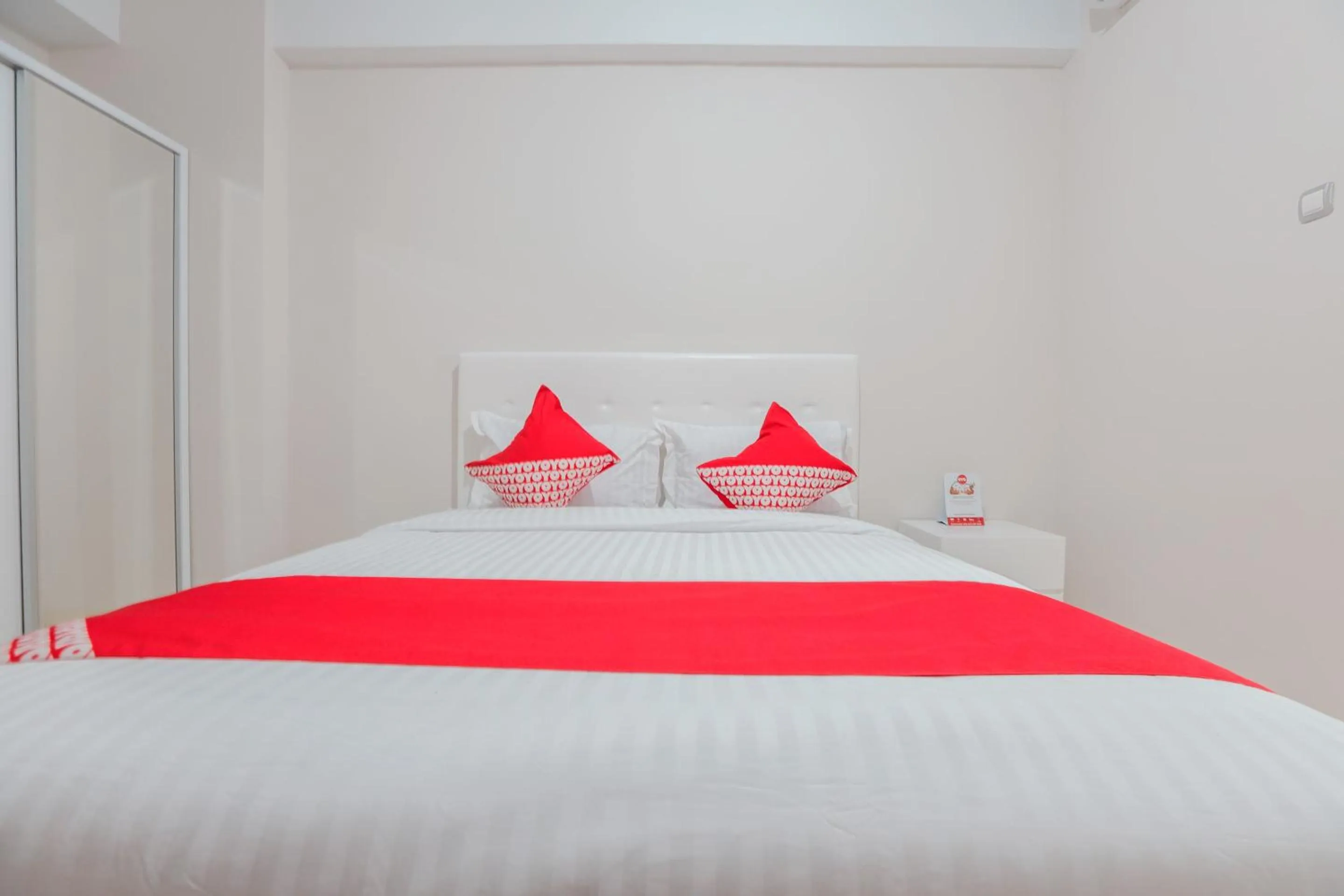 Bedroom in Hotel O Green Lake View Ciputat