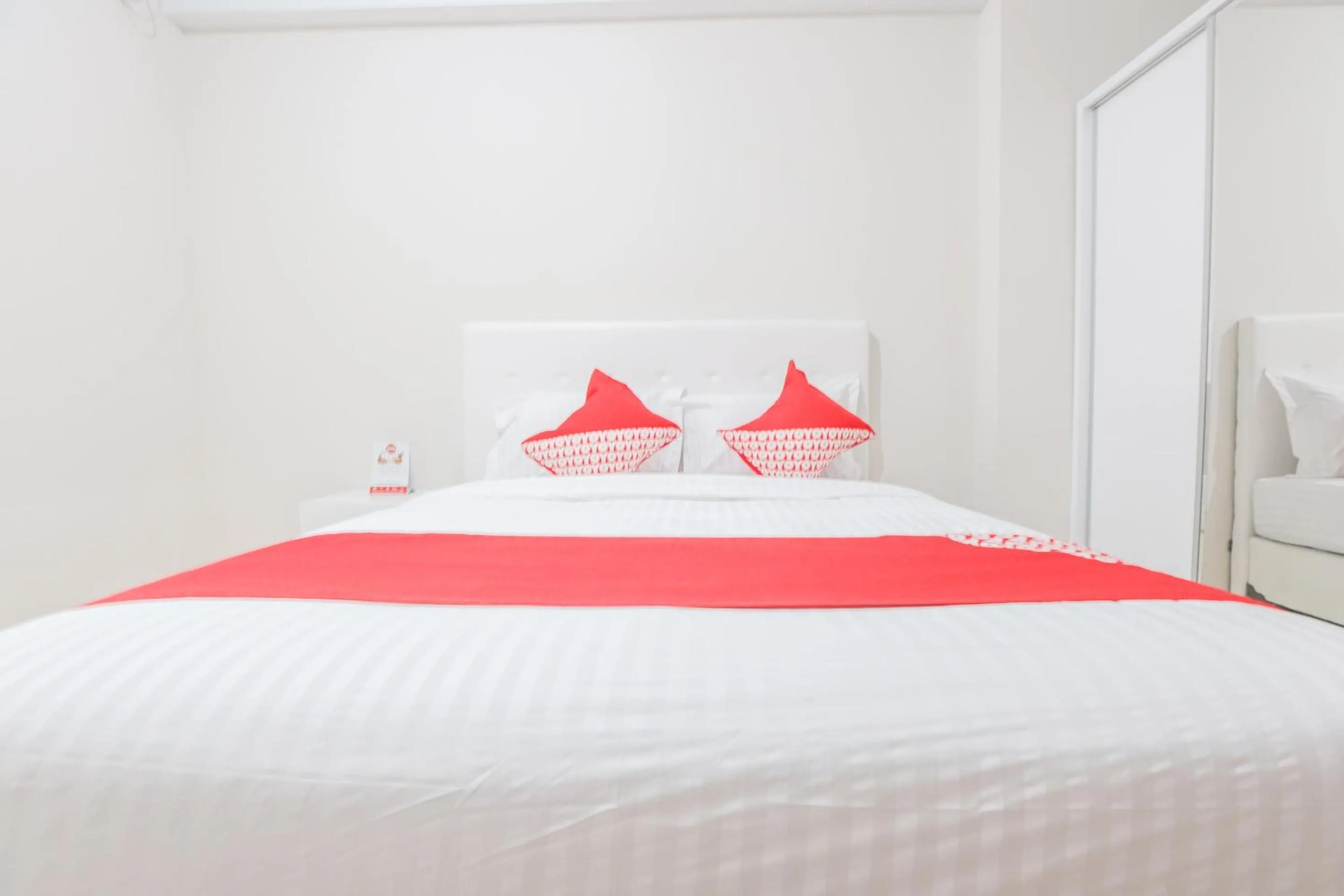 Bedroom in Hotel O Green Lake View Ciputat