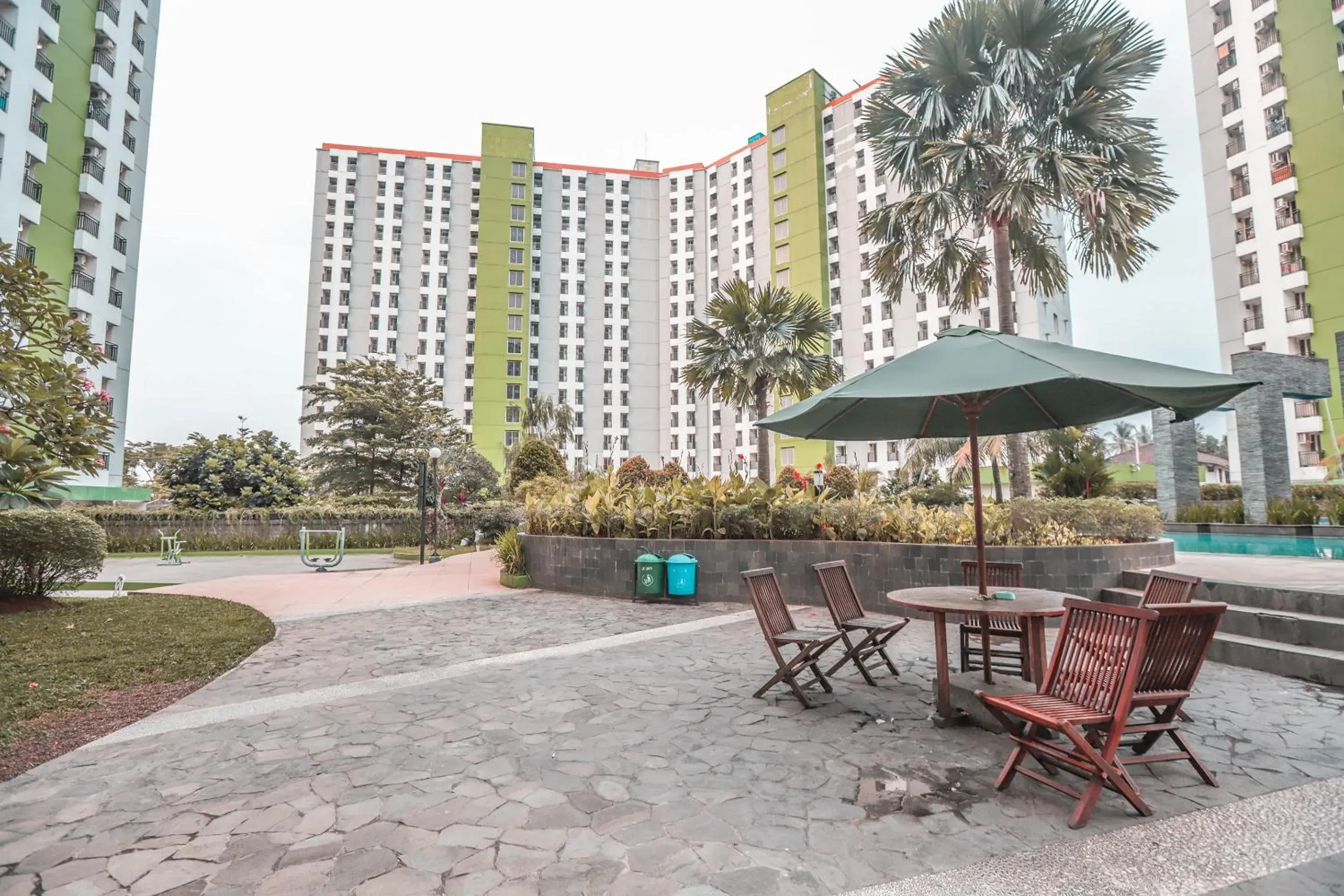 Restaurant/places to eat in Hotel O Green Lake View Ciputat Restaurant/places to eat in Hotel O Green Lake View Ciputat