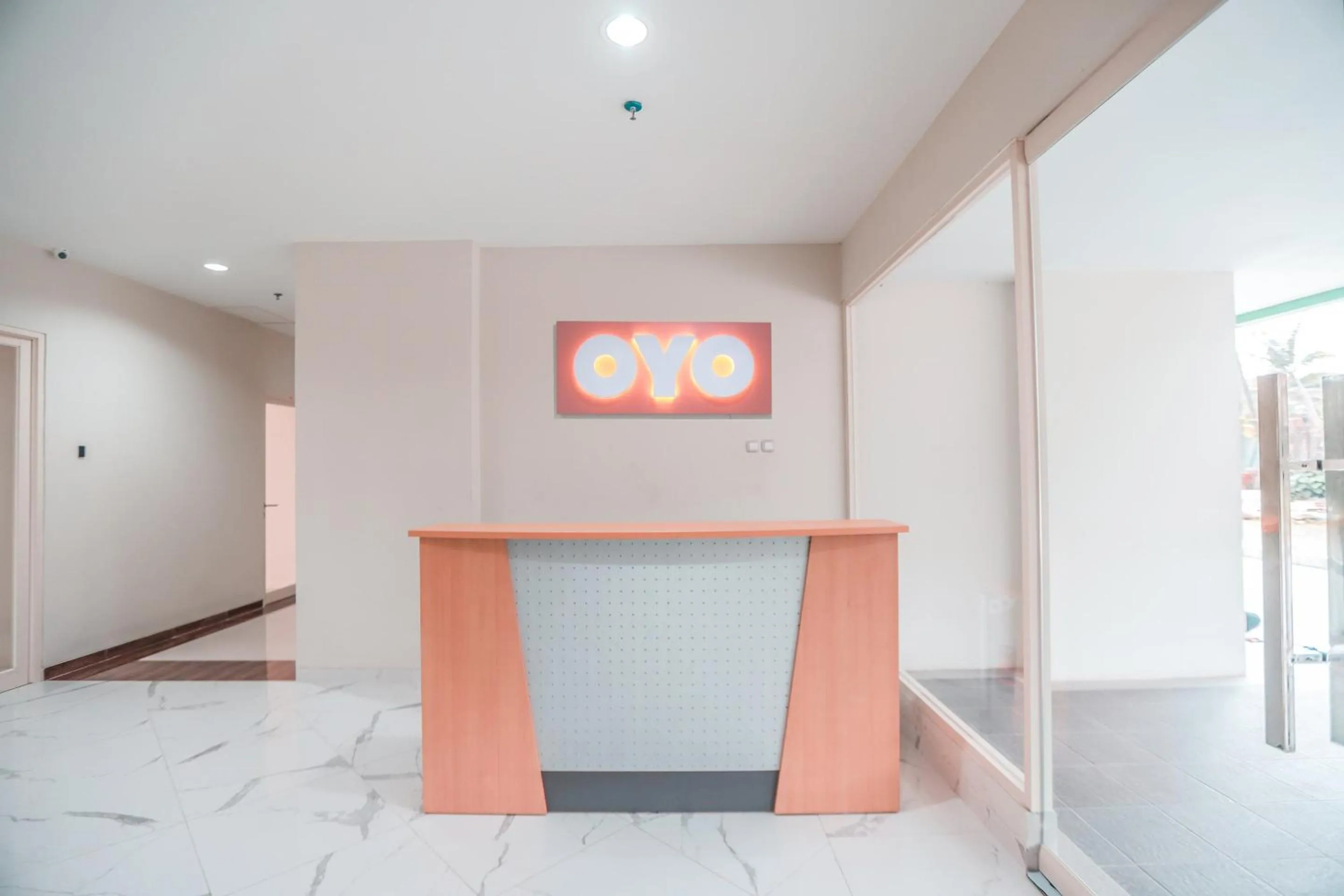 Lobby or reception in Hotel O Green Lake View Ciputat