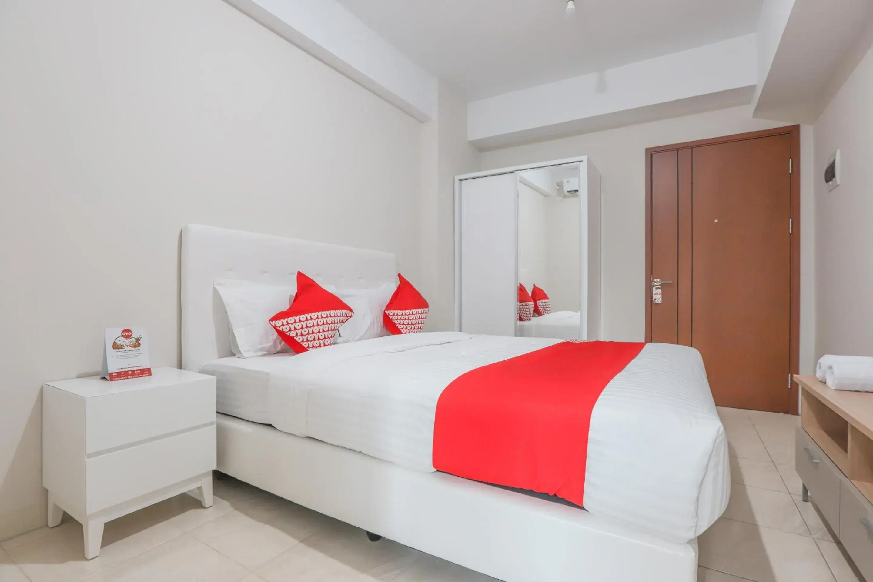 Bedroom in Hotel O Green Lake View Ciputat Bedroom in Hotel O Green Lake View Ciputat