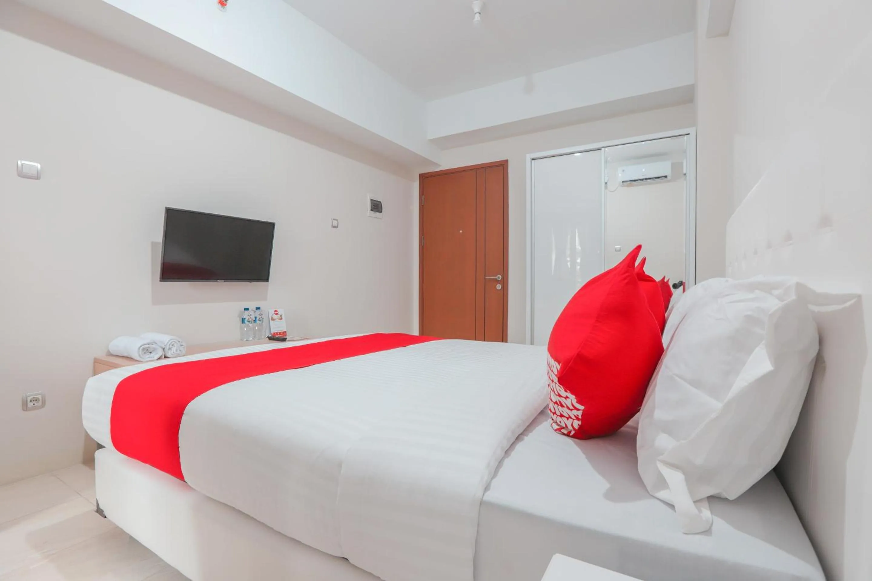 Bedroom in Hotel O Green Lake View Ciputat