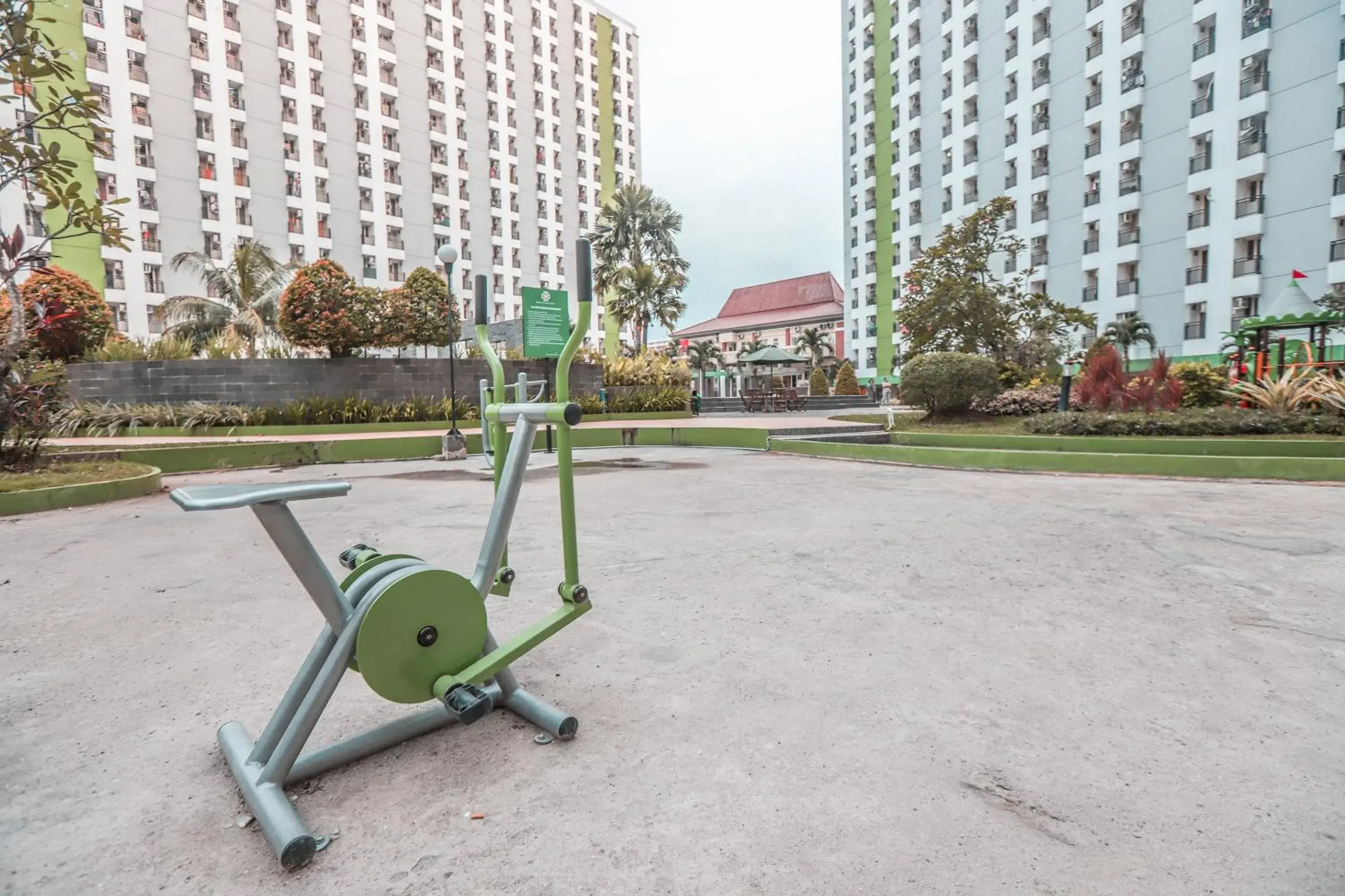 Entertainment in Hotel O Green Lake View Ciputat Entertainment in Hotel O Green Lake View Ciputat