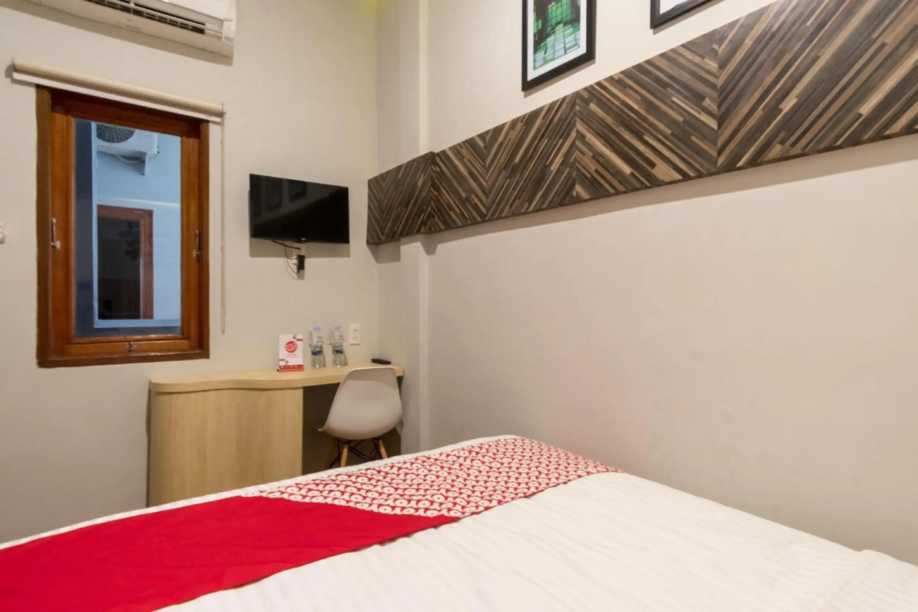 View (from property/room), Bed in Hotel O Aljadid Near Masjid Raya Al Mashun Sm Raja Medan View (from property/room), Bed in Hotel O Aljadid Near Masjid Raya Al Mashun Sm Raja Medan