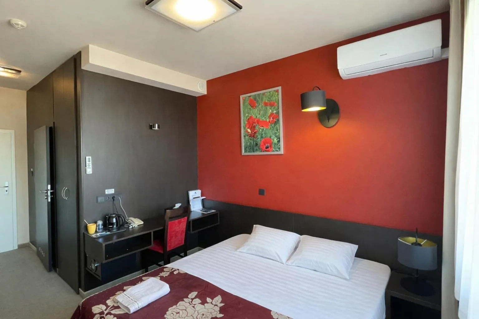 air conditioner, Bed in Hotel Ajax