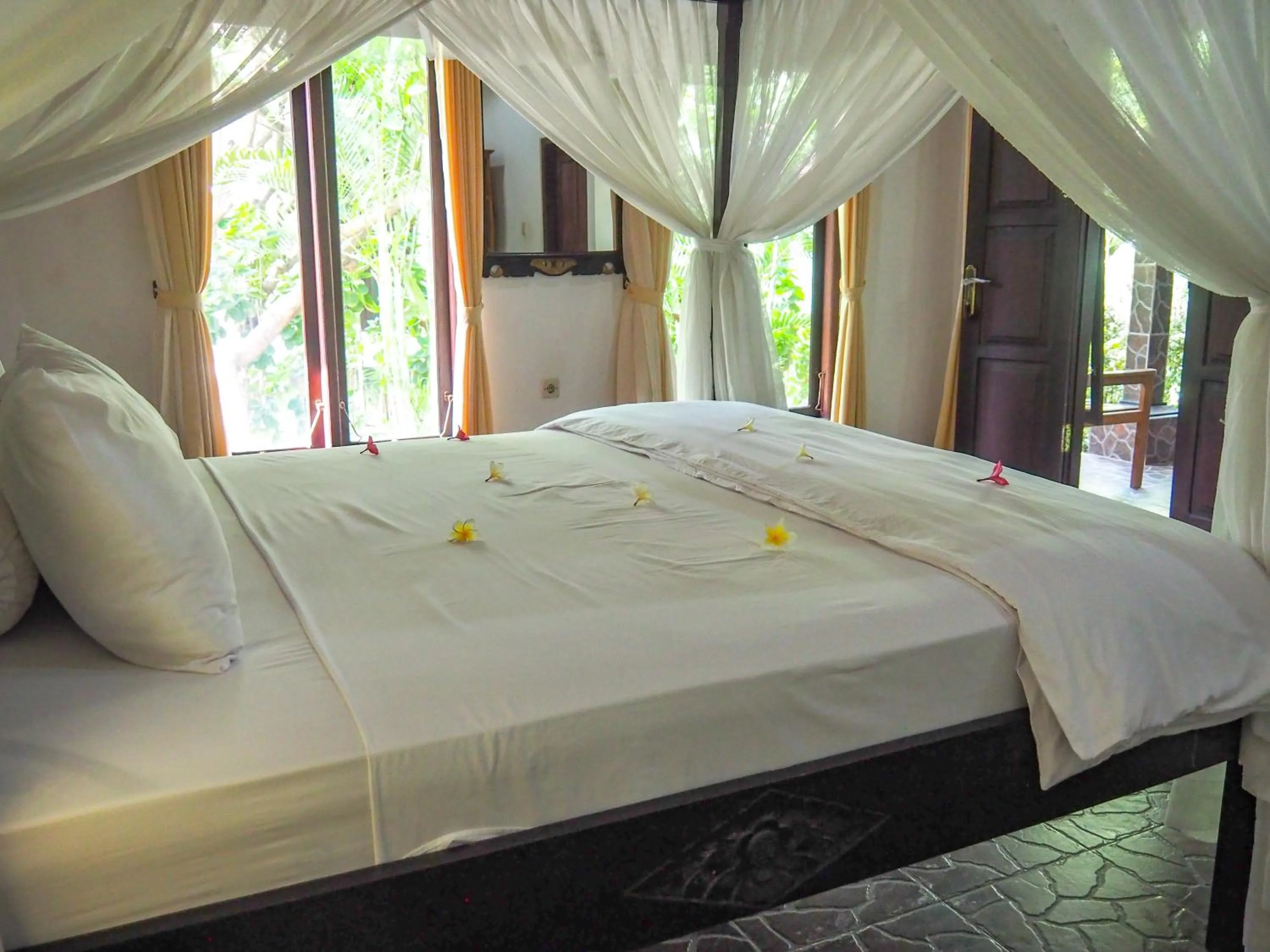 Bed in Scuba Tribe Bali dive-resort