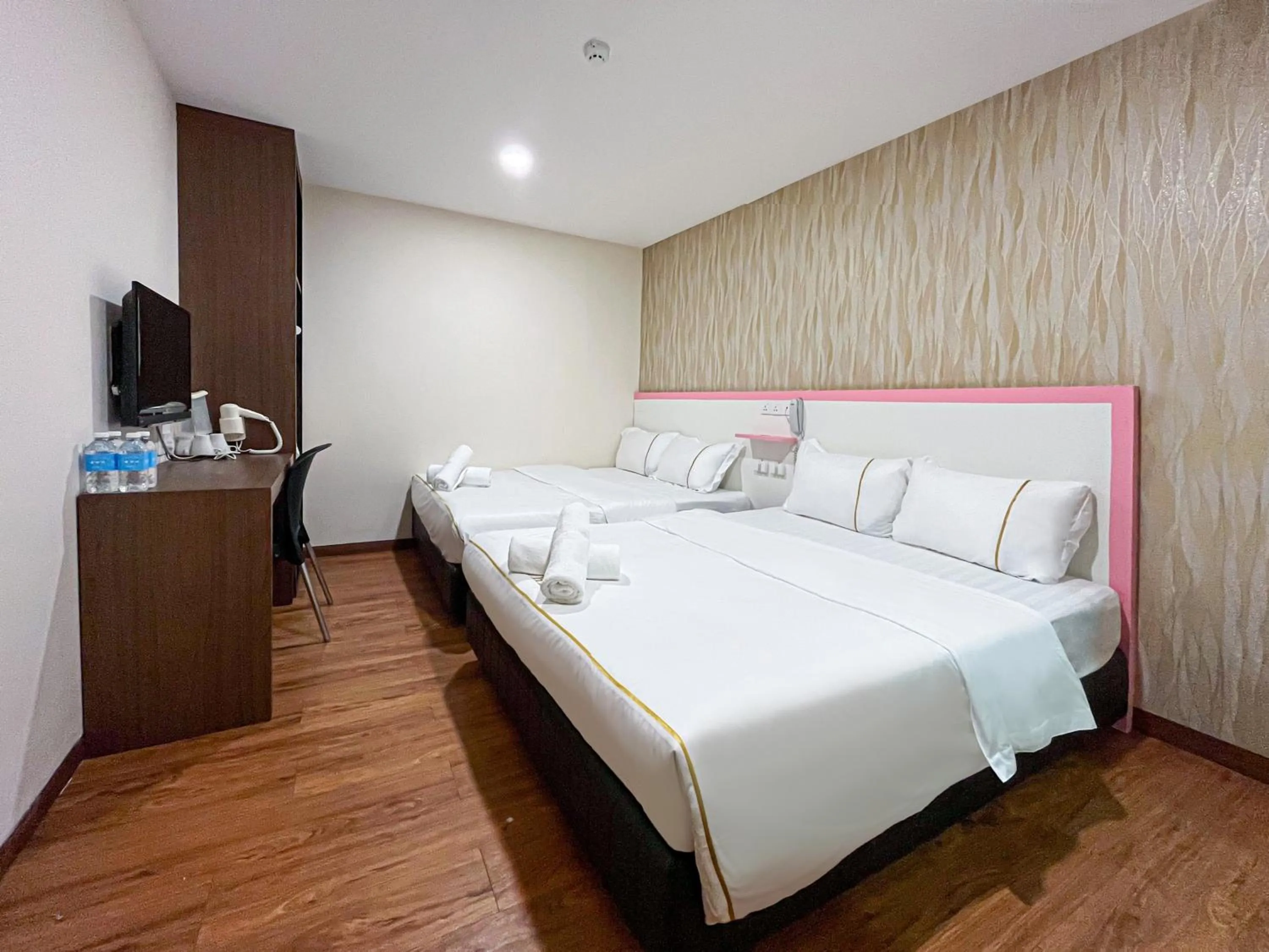 View (from property/room), Bed in Mii Smile Hotel Penang