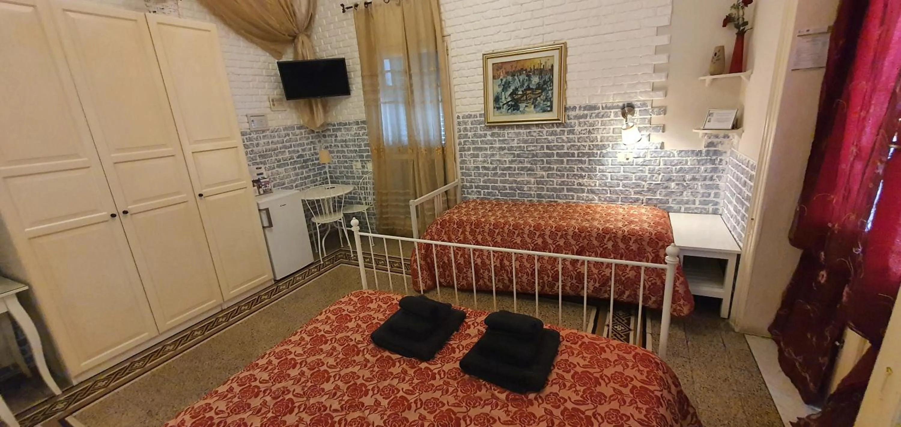 Decorative detail, Bed in Affittacamere Museo