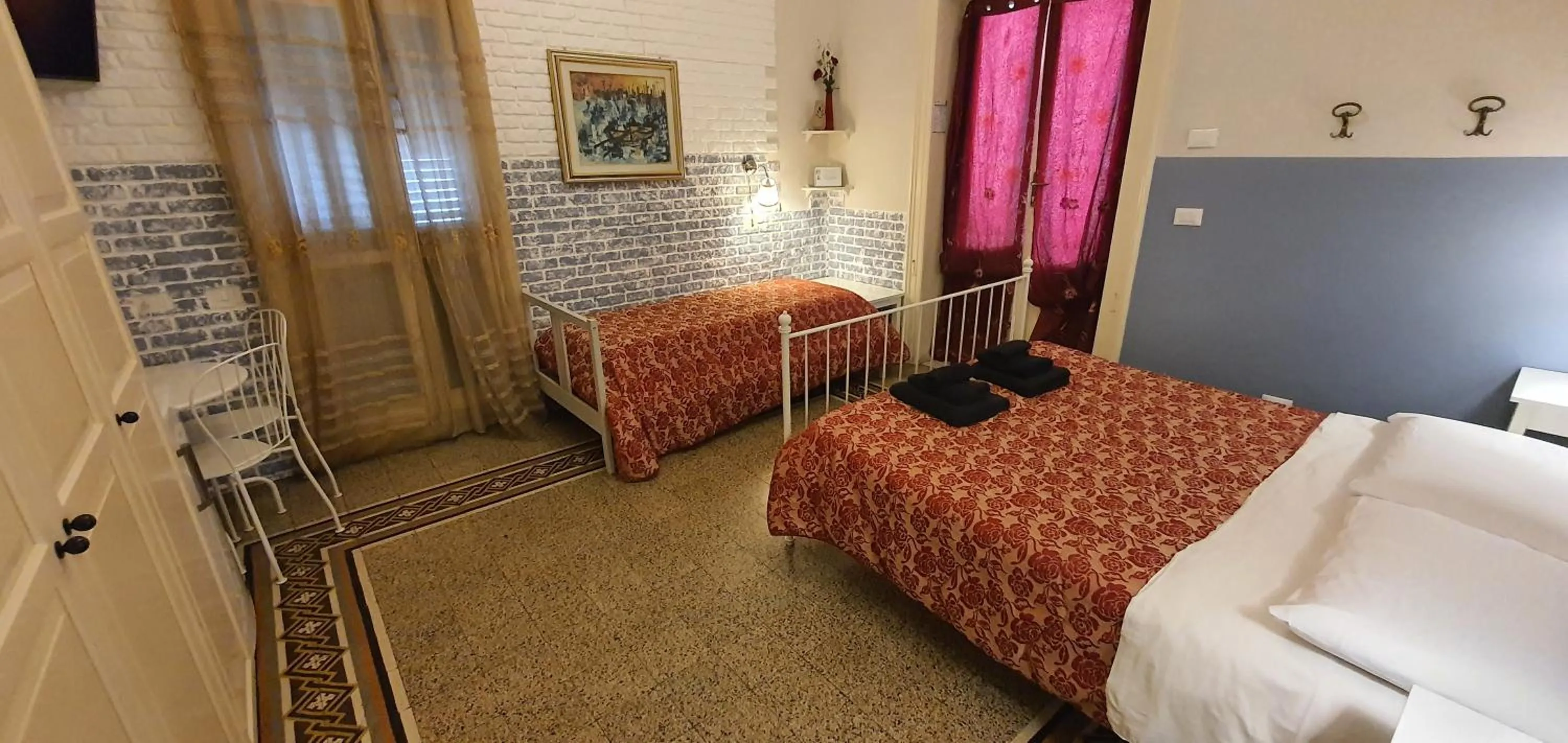 Decorative detail, Bed in Affittacamere Museo
