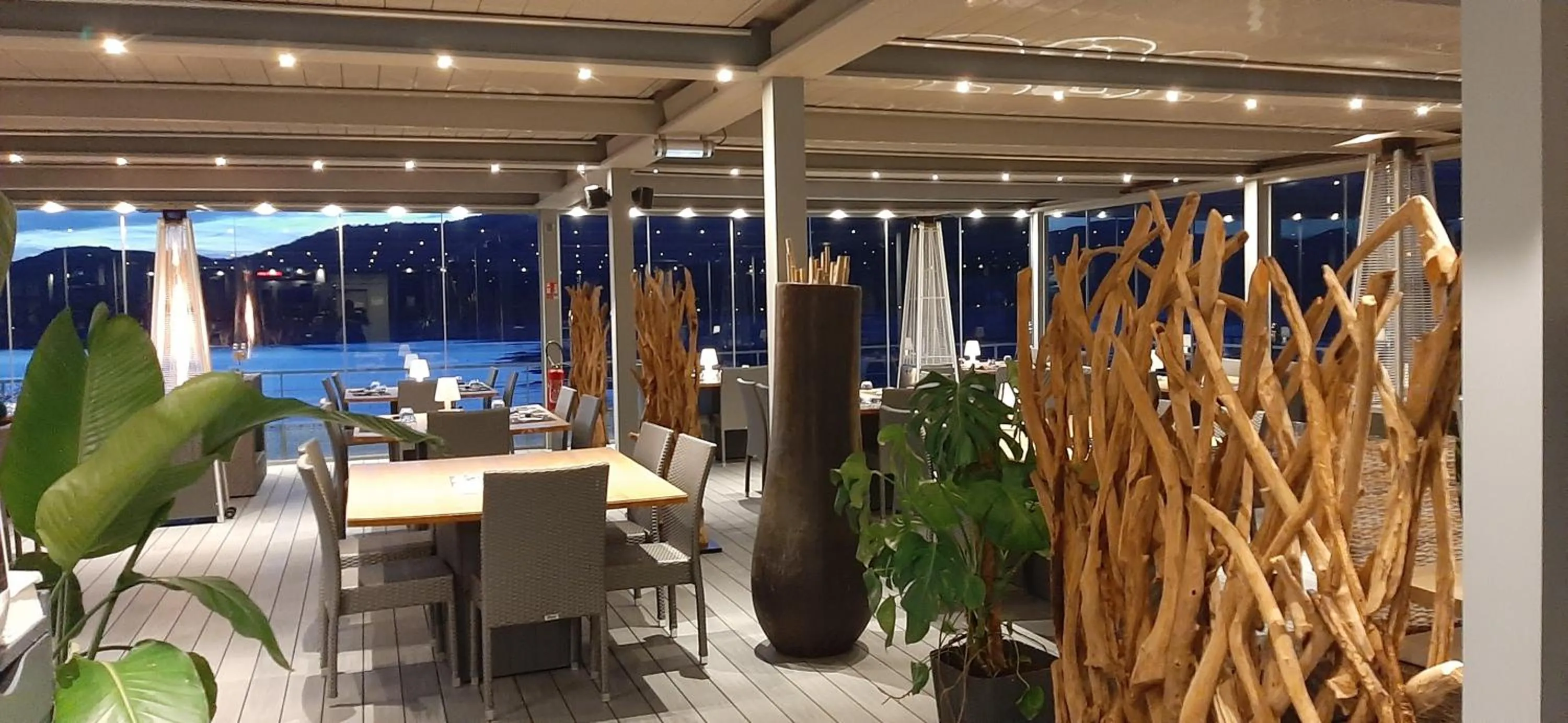 Restaurant/places to eat in Hôtel Les Flots Bleus