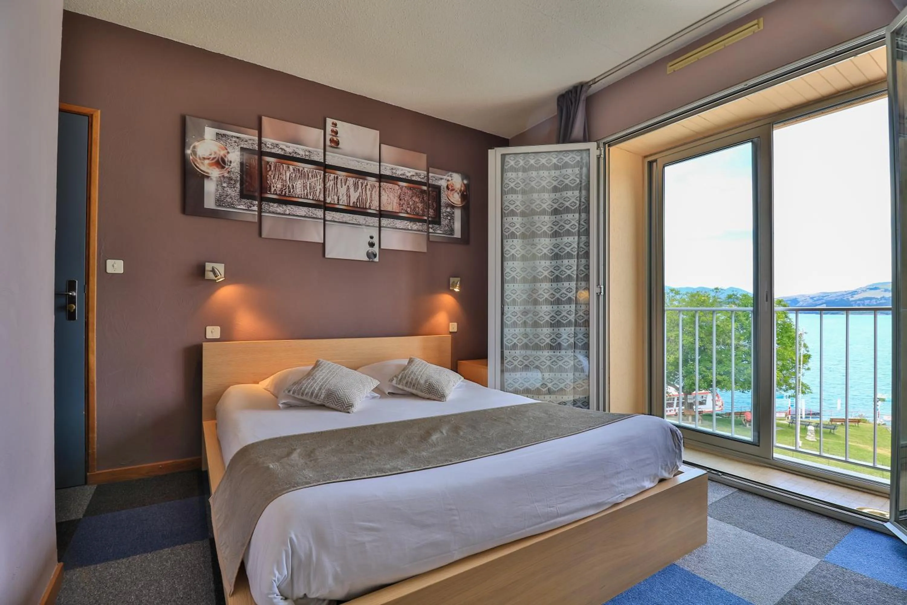Photo of the whole room, Bed in Hôtel Les Flots Bleus