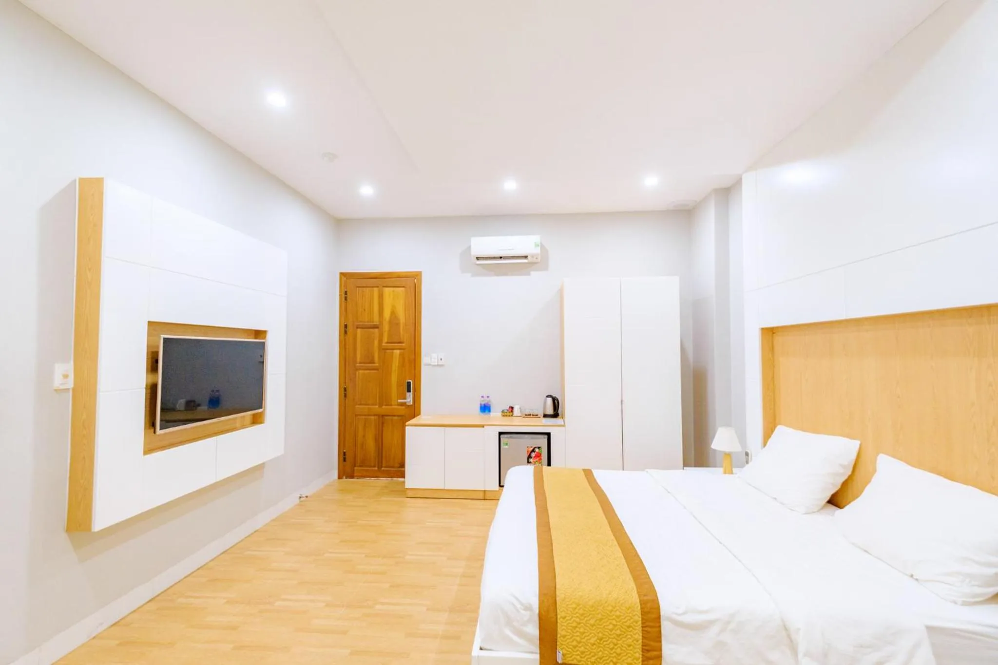 Photo of the whole room, Bed in Khách sạn Minh Long