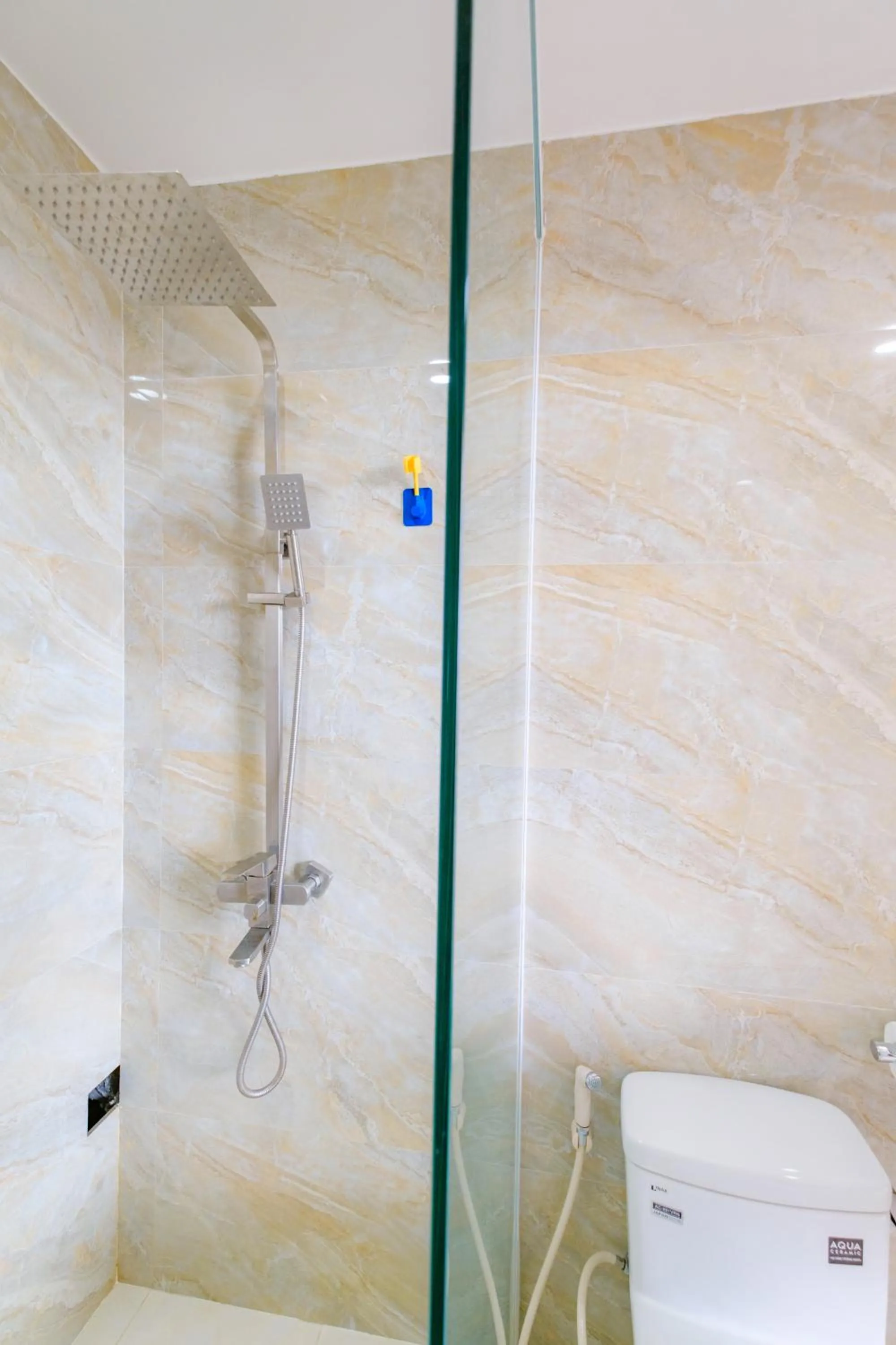 Shower in Khách sạn Minh Long