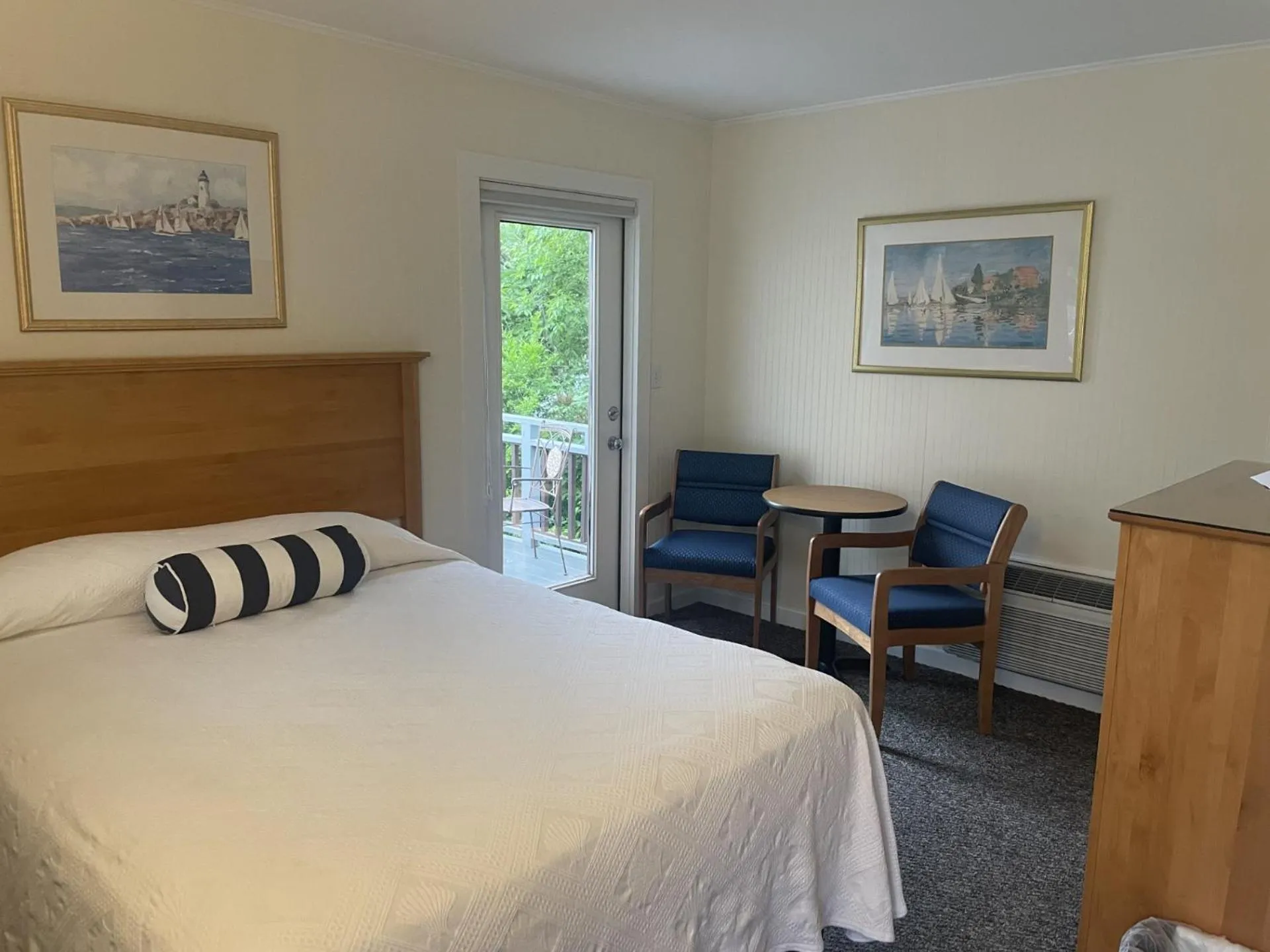 Bed in Sea Lion Motel