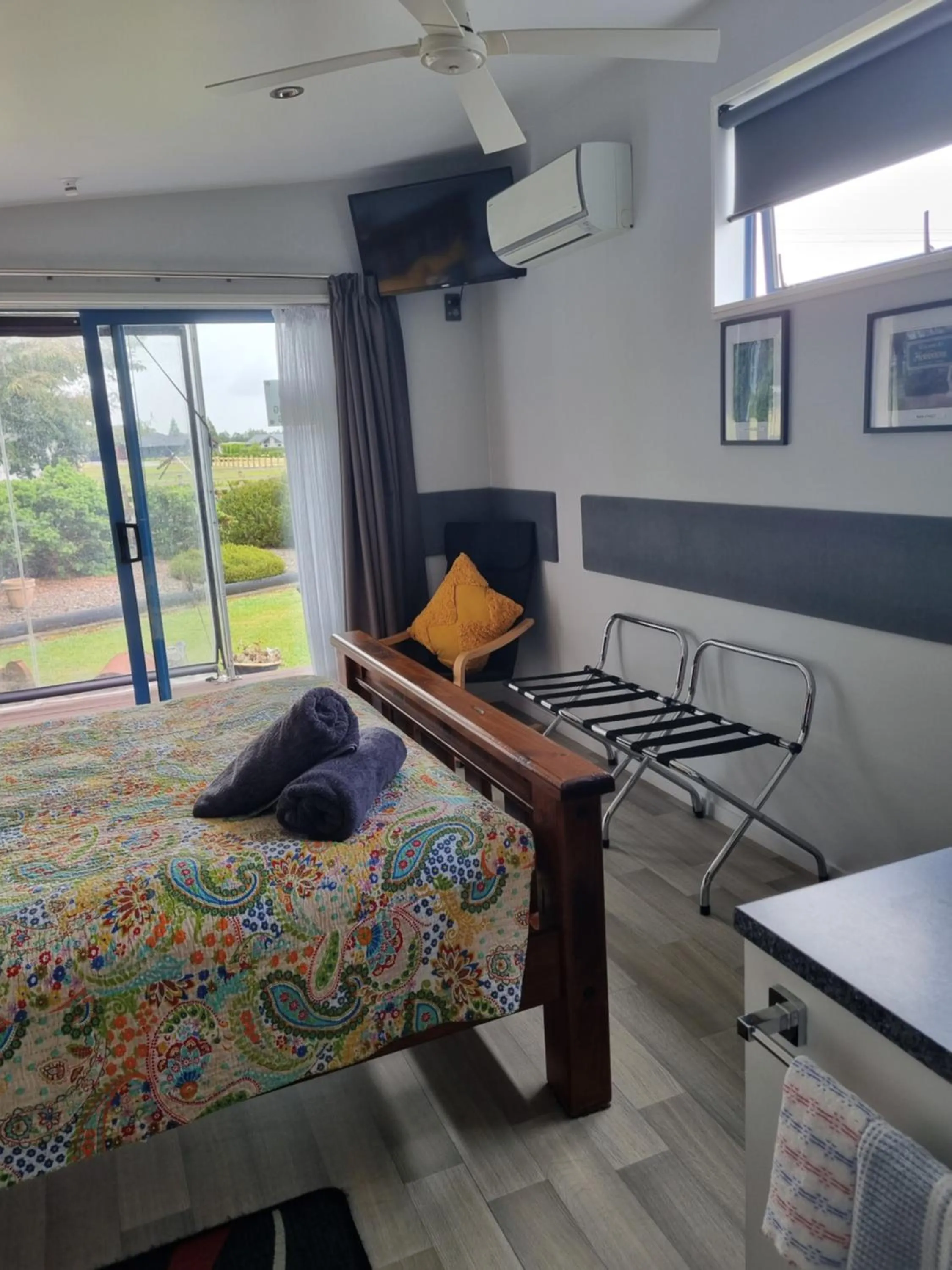 Photo of the whole room, Bed in Denchys B&B