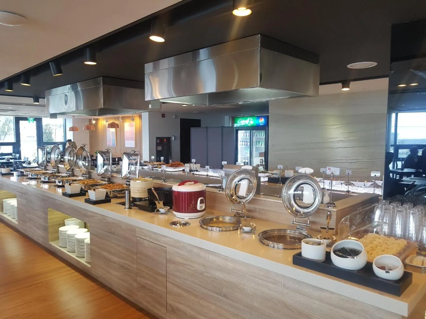 Restaurant/Places to Eat in Co-op City Hotel Harborview