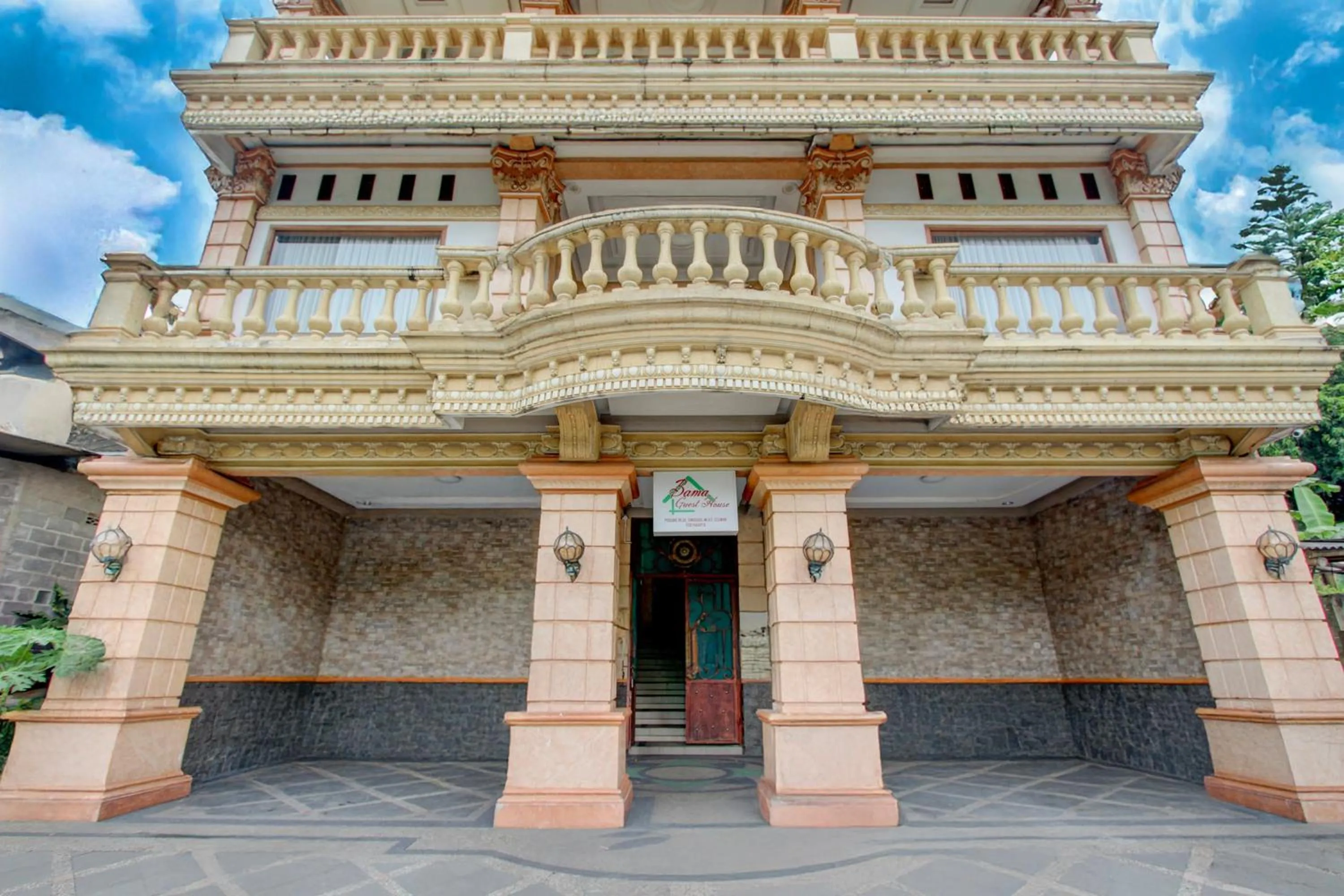 Facade/entrance in Hotel O Yogyakarta near Jogja City Mall formerly Bama Guesthouse