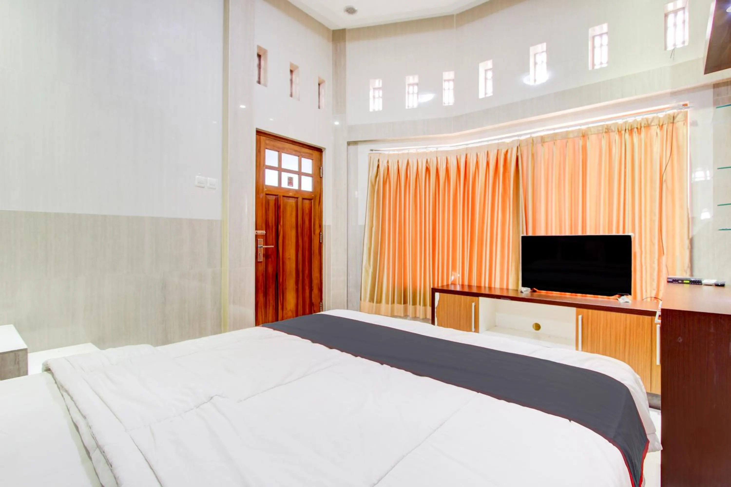 Photo of the whole room, Bed in Hotel O Yogyakarta near Jogja City Mall formerly Bama Guesthouse