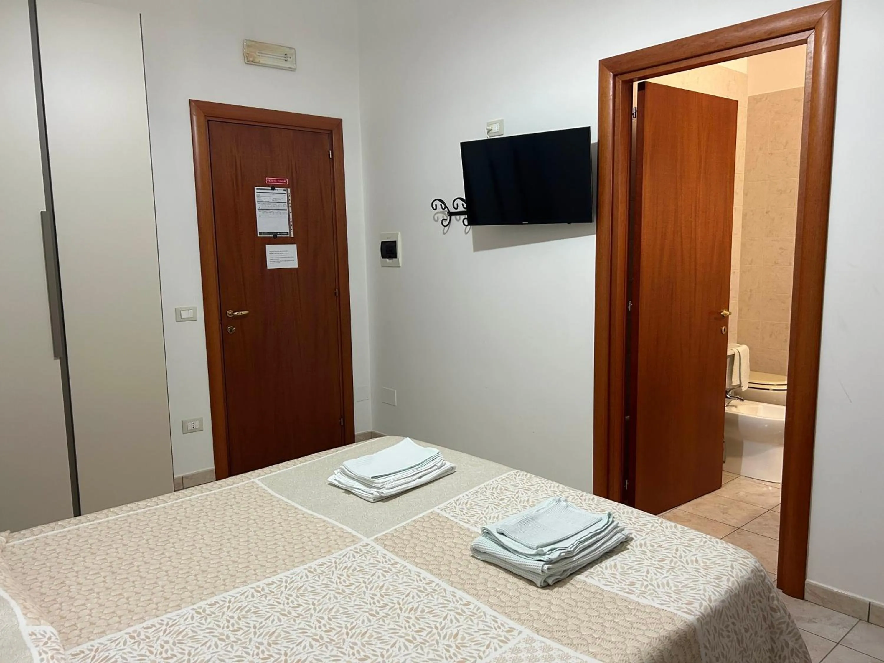 TV and multimedia, Bed in B&B Villa Teresa