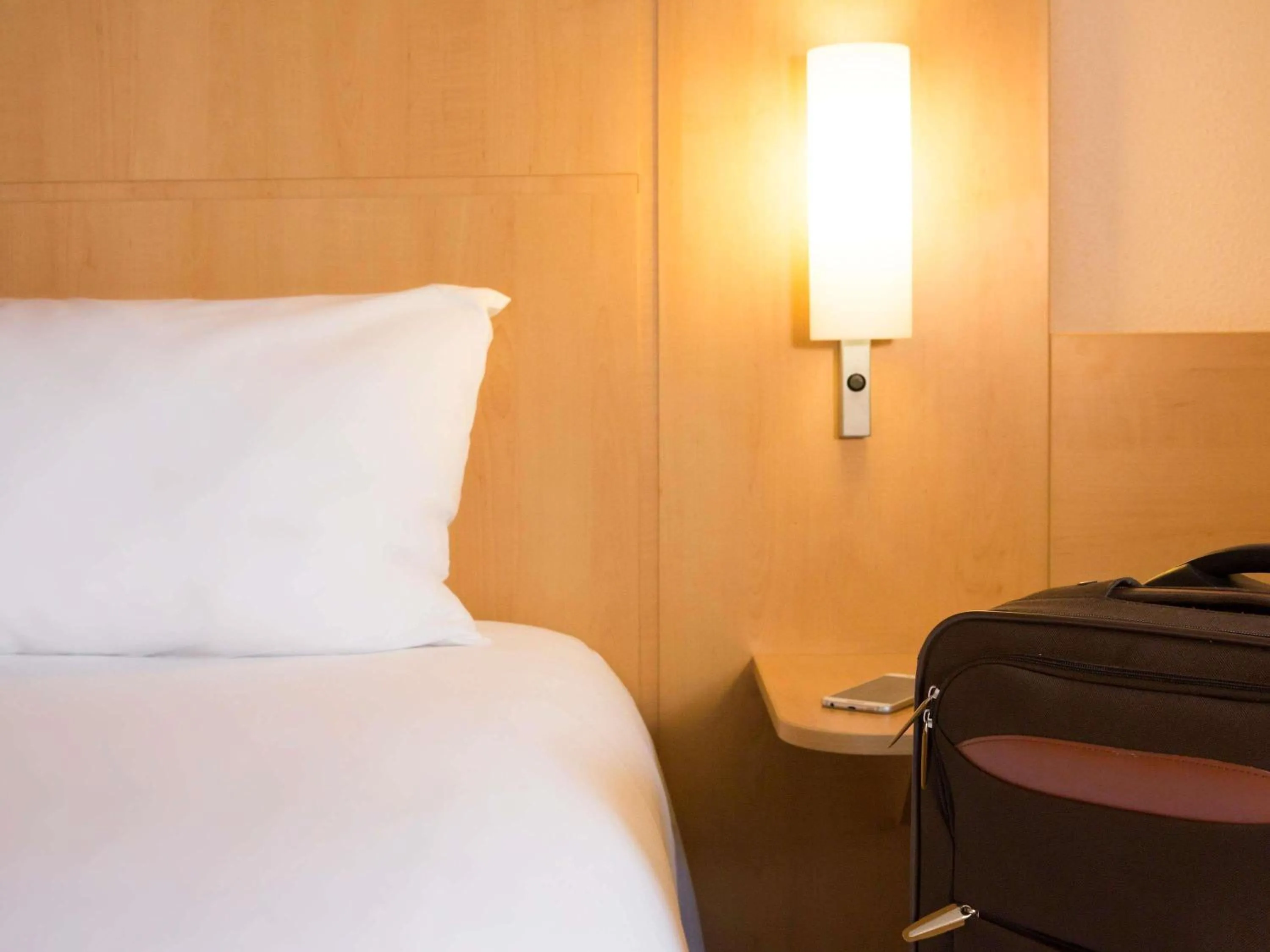 Bedroom, Bed in ibis Lyon Est Chaponnay