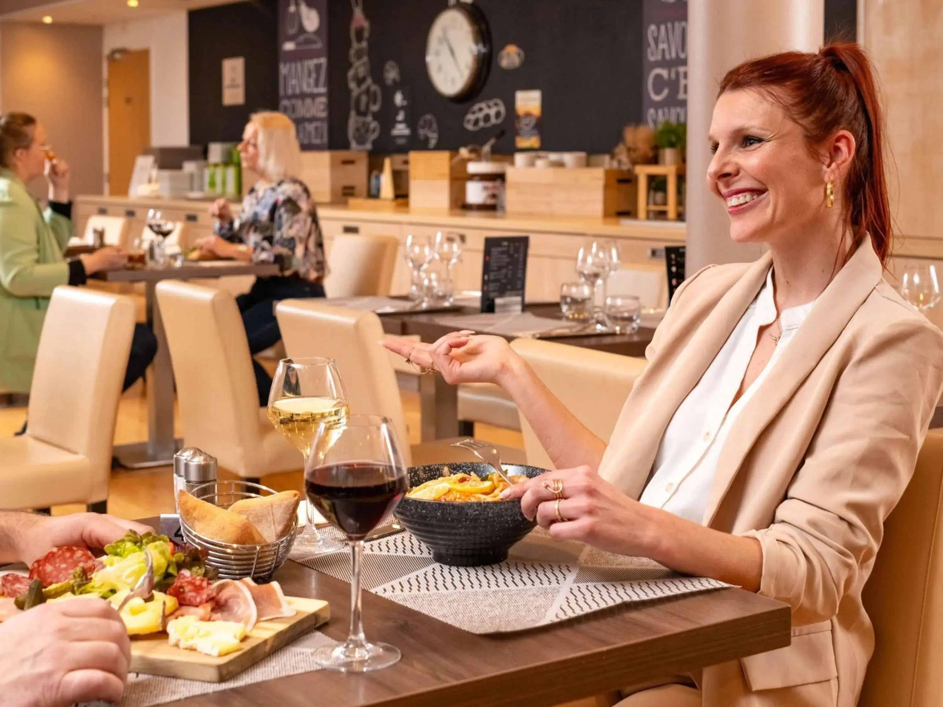 Restaurant/places to eat in ibis Lyon Est Chaponnay Restaurant/places to eat in ibis Lyon Est Chaponnay