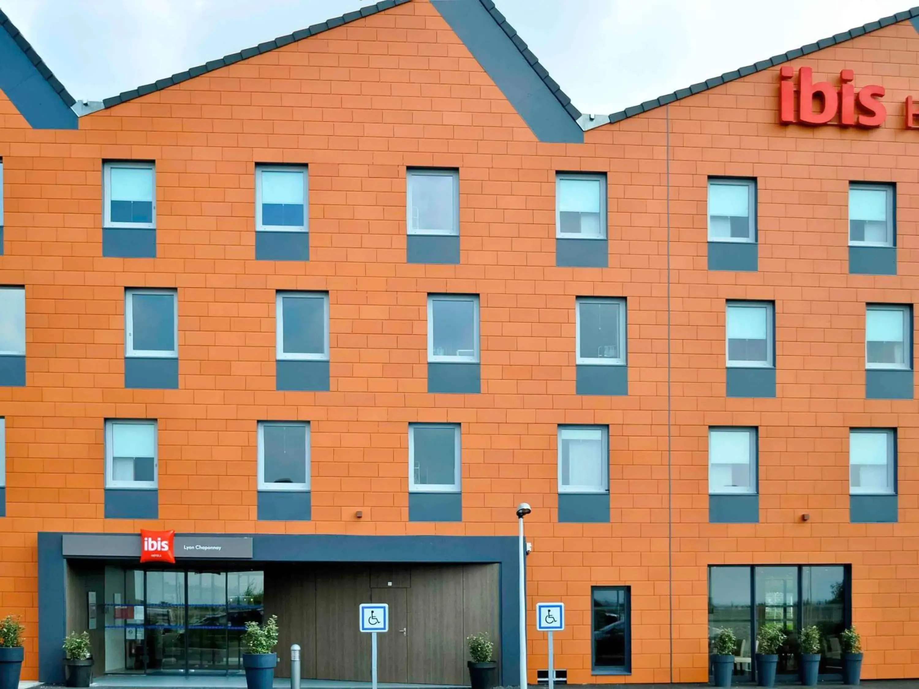 Property building in ibis Lyon Est Chaponnay Property building in ibis Lyon Est Chaponnay