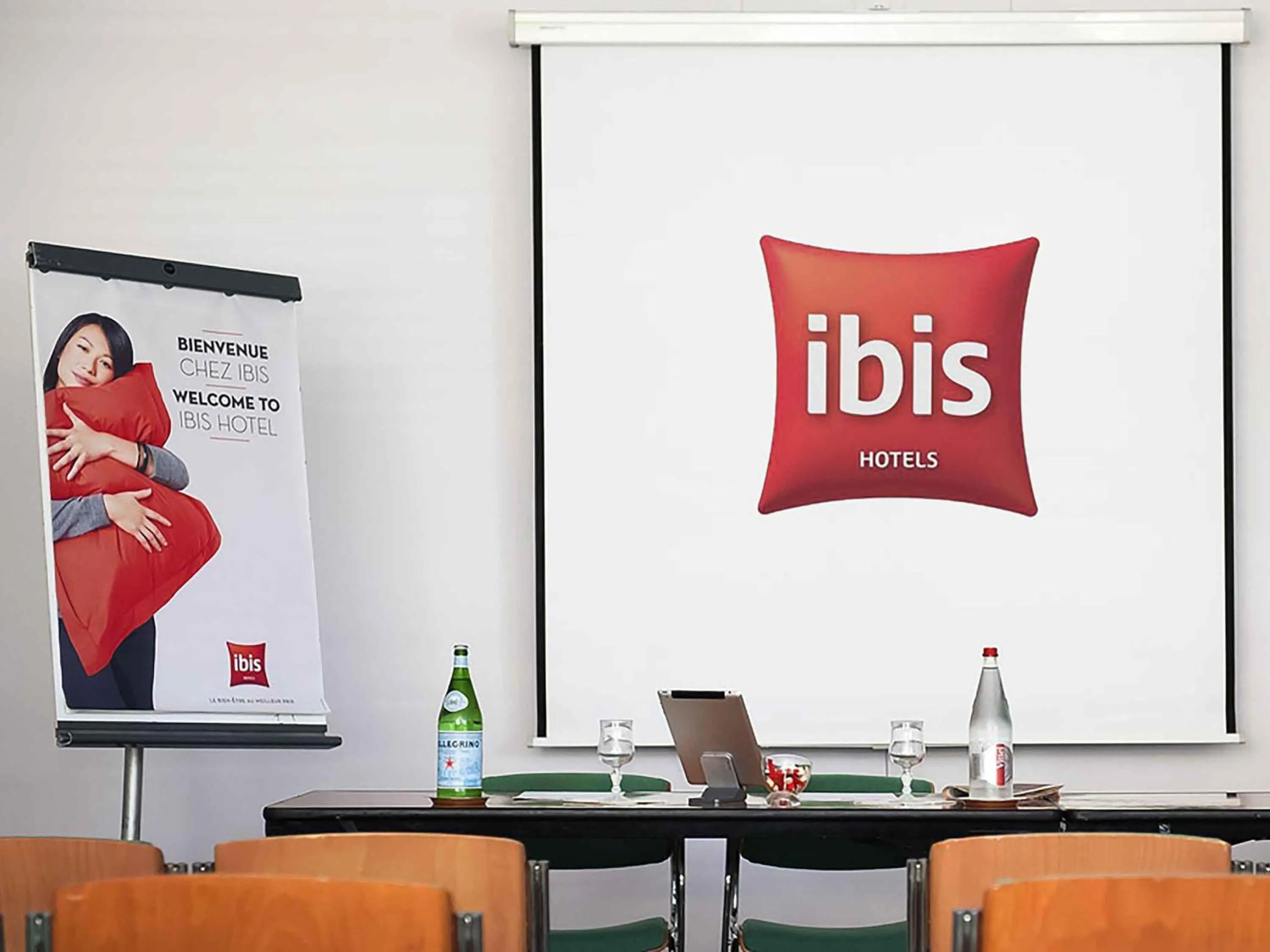 Meeting/conference room in ibis Lyon Est Chaponnay