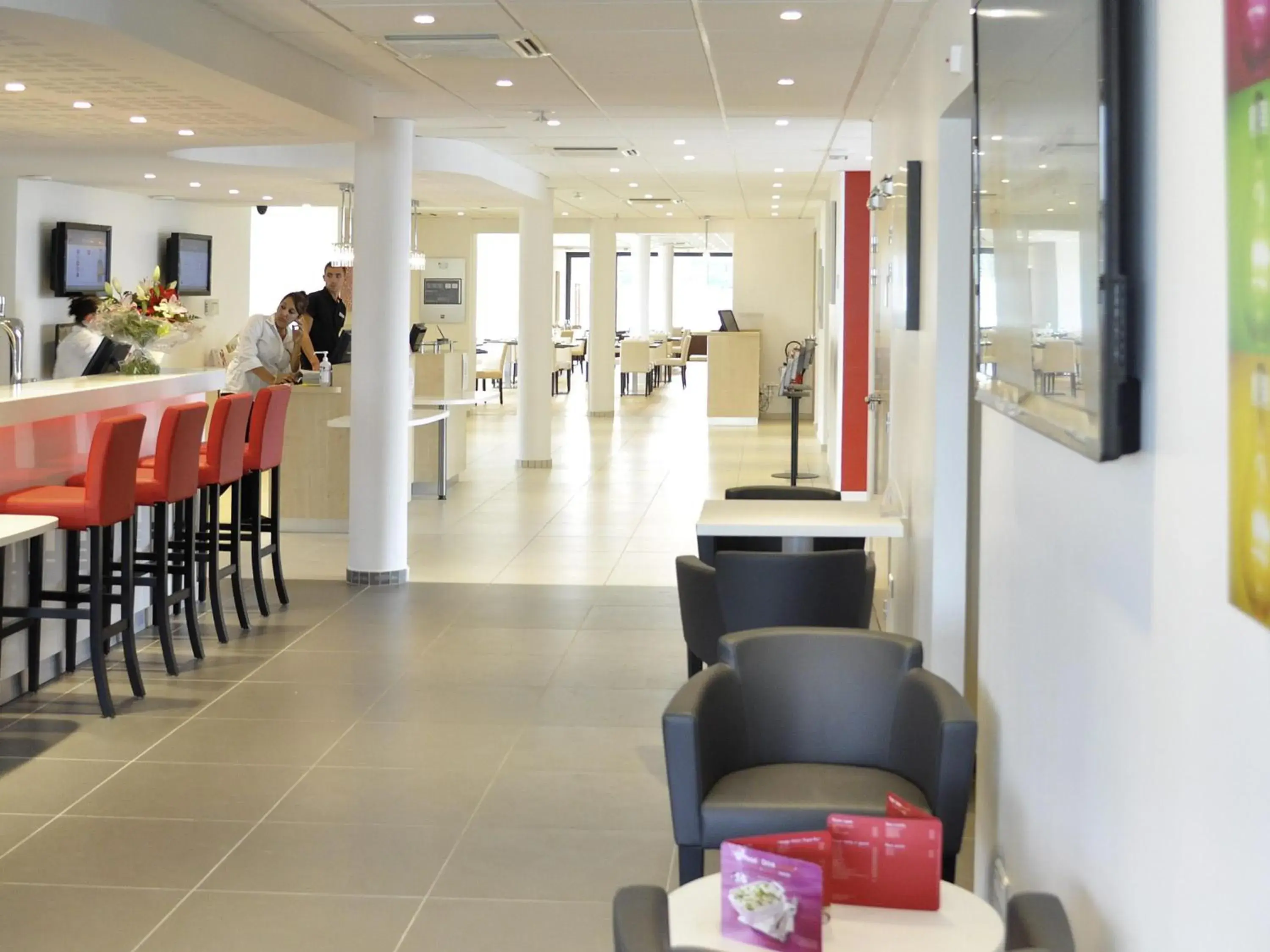 Lounge or bar in ibis Lyon Est Chaponnay Lounge or bar in ibis Lyon Est Chaponnay