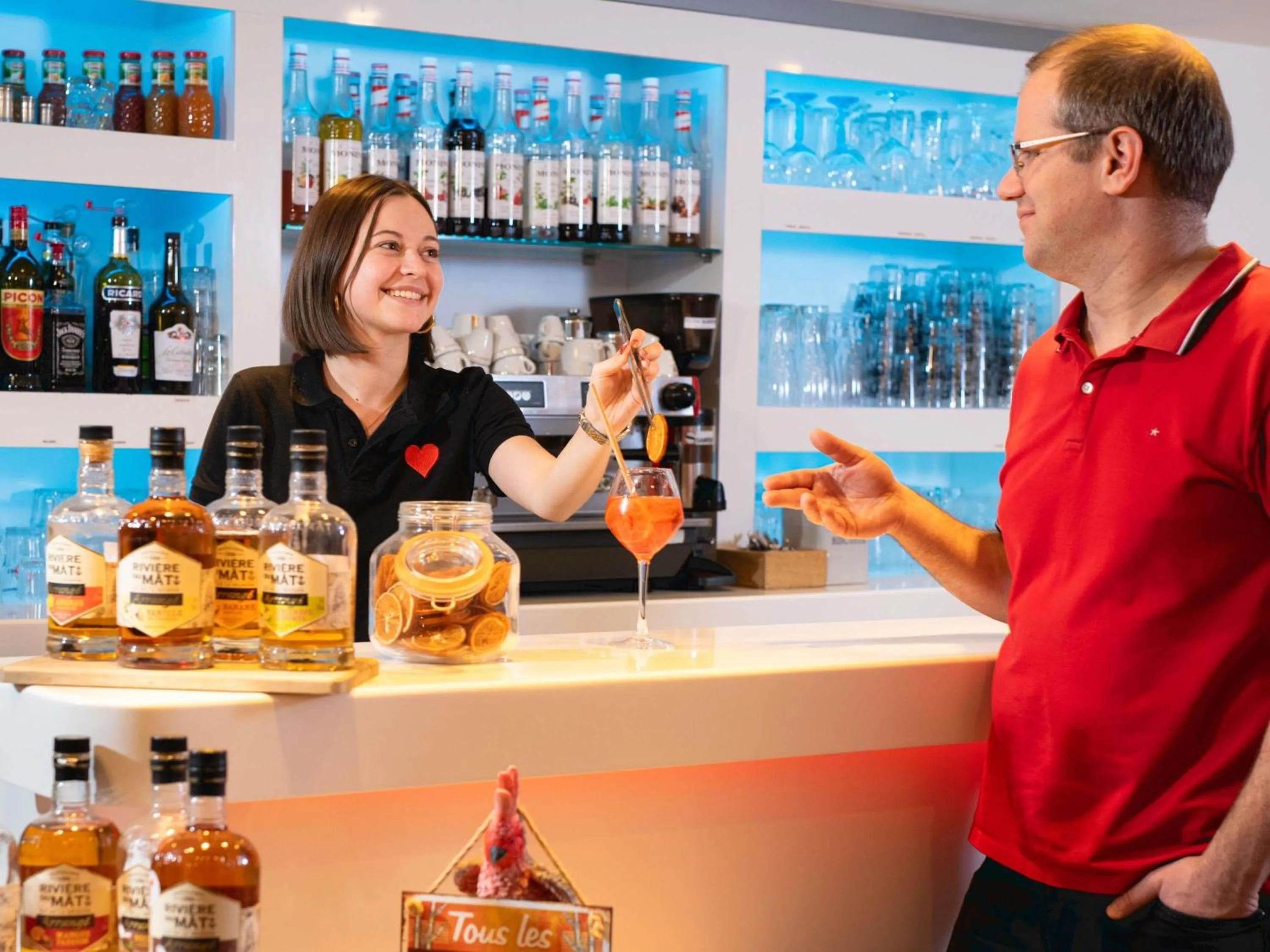 Lounge or bar in ibis Lyon Est Chaponnay