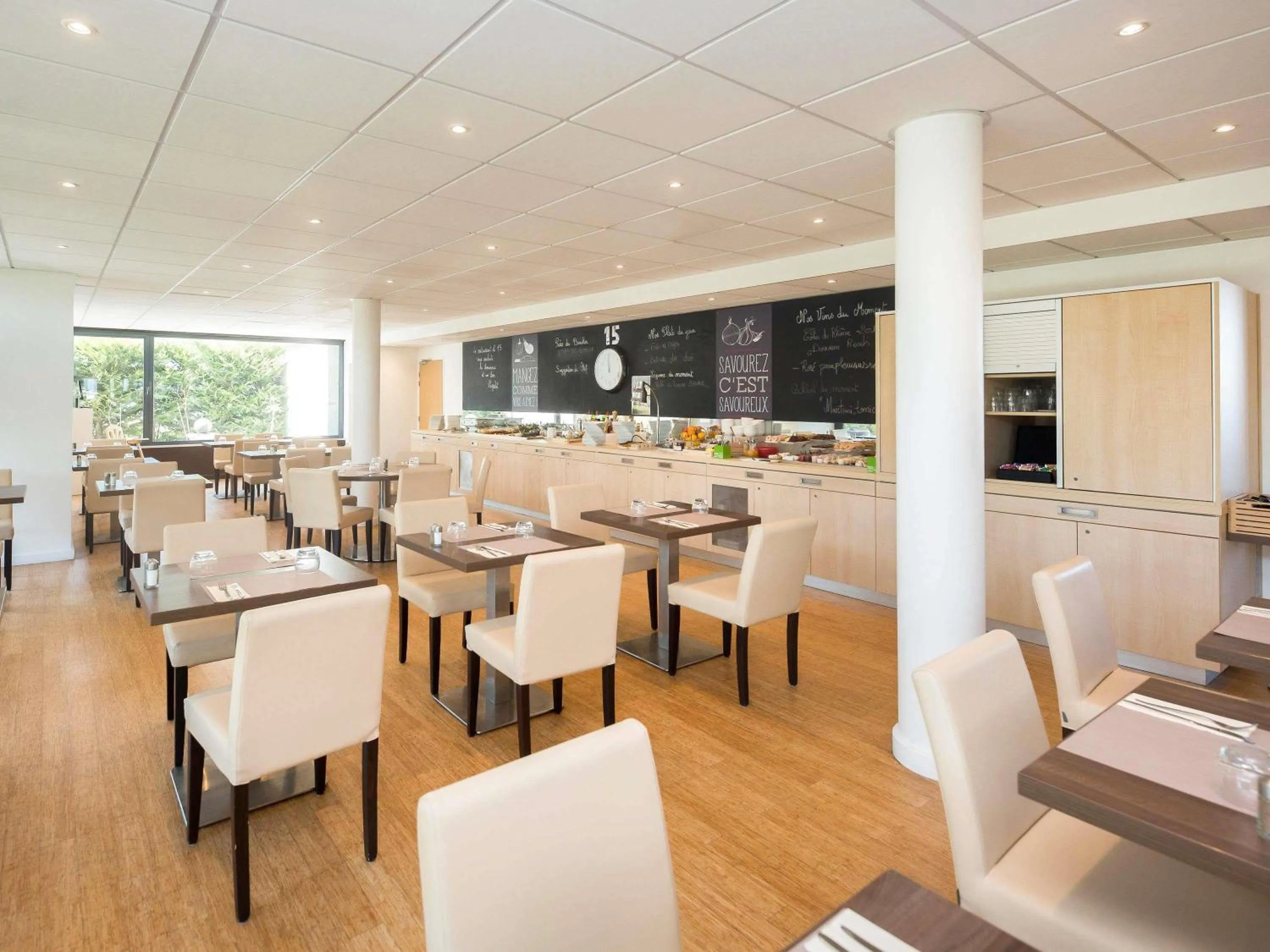Restaurant/places to eat in ibis Lyon Est Chaponnay
