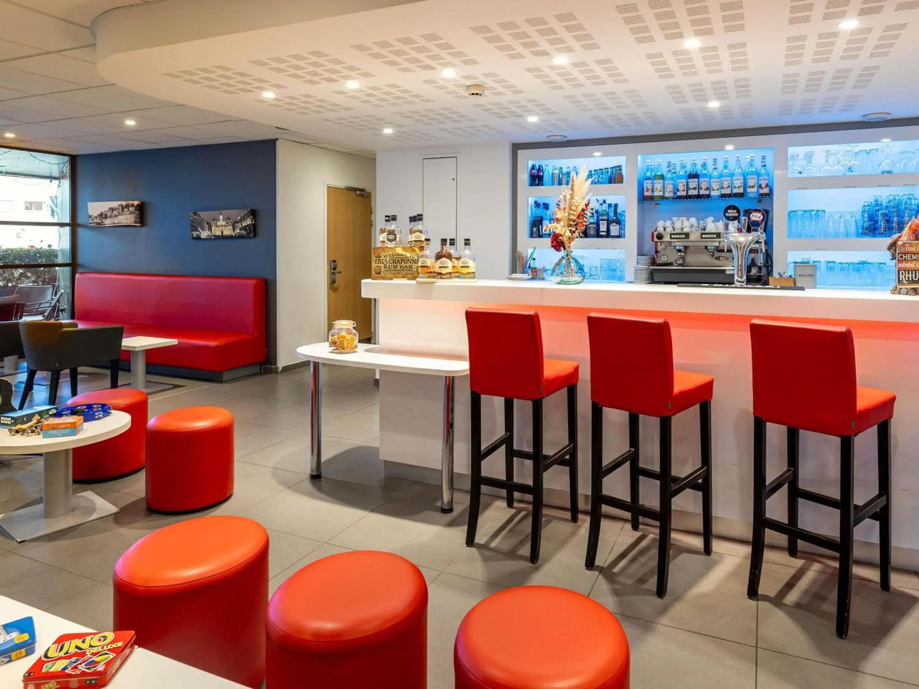 Lounge or bar in ibis Lyon Est Chaponnay Lounge or bar in ibis Lyon Est Chaponnay
