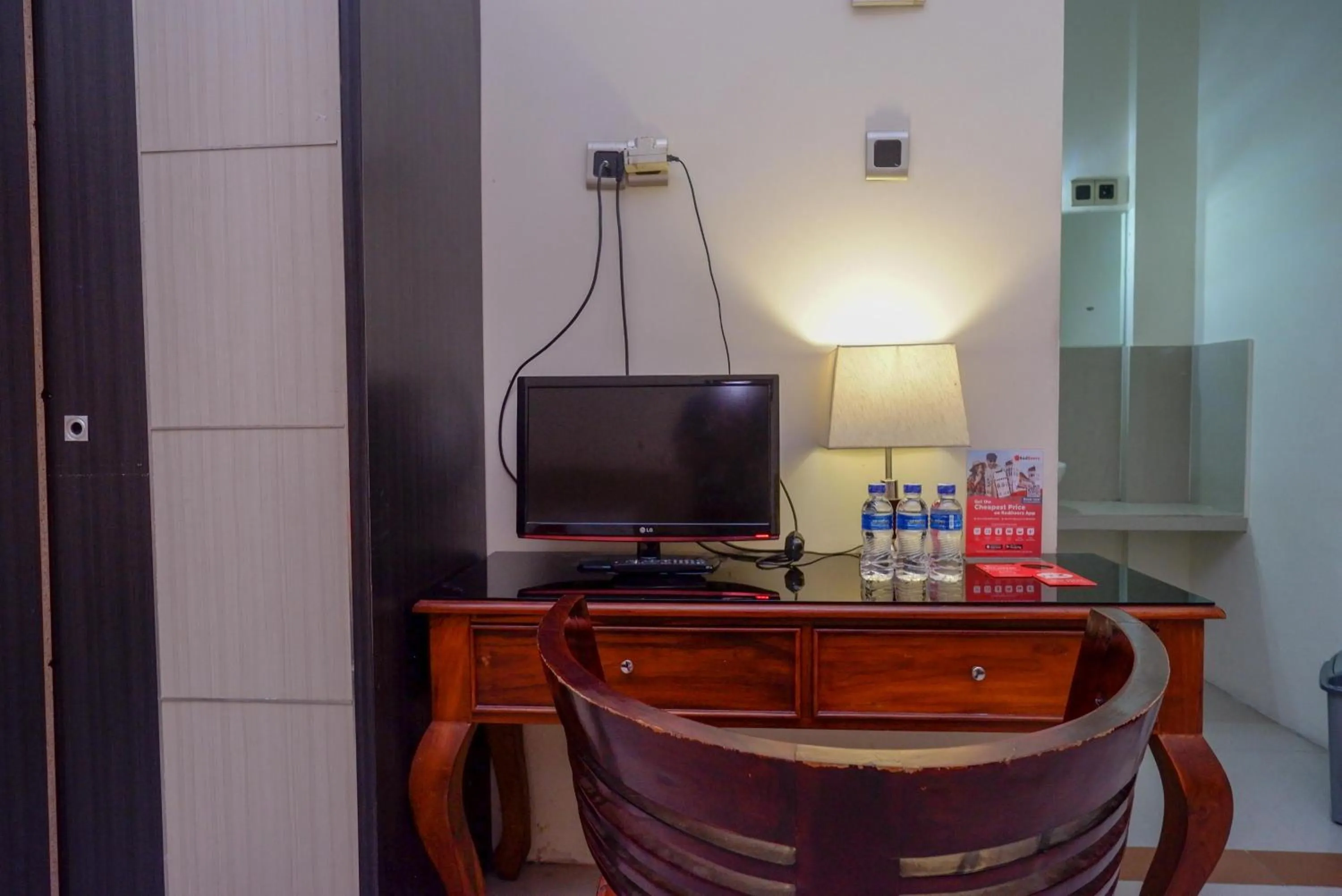 RedDoorz Syariah At Namira Hotel