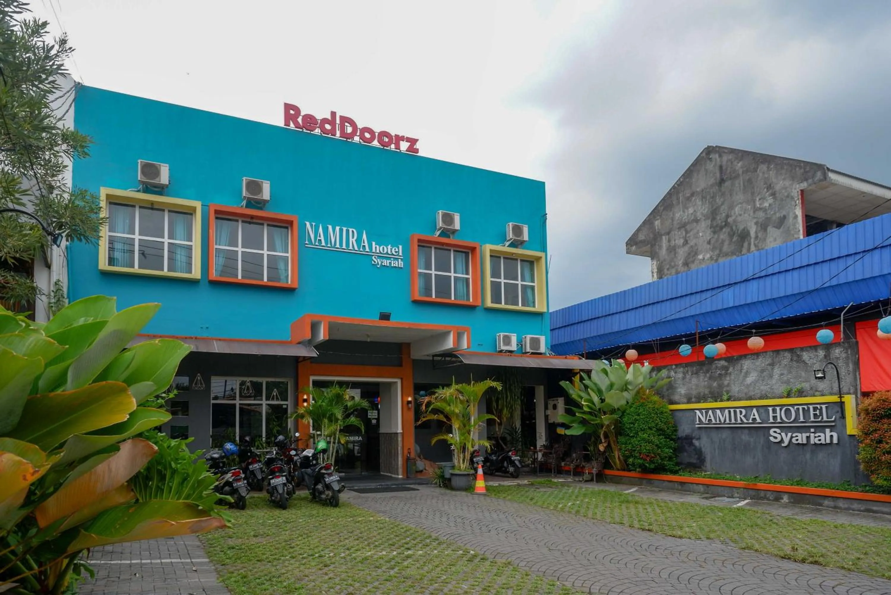 RedDoorz Syariah At Namira Hotel